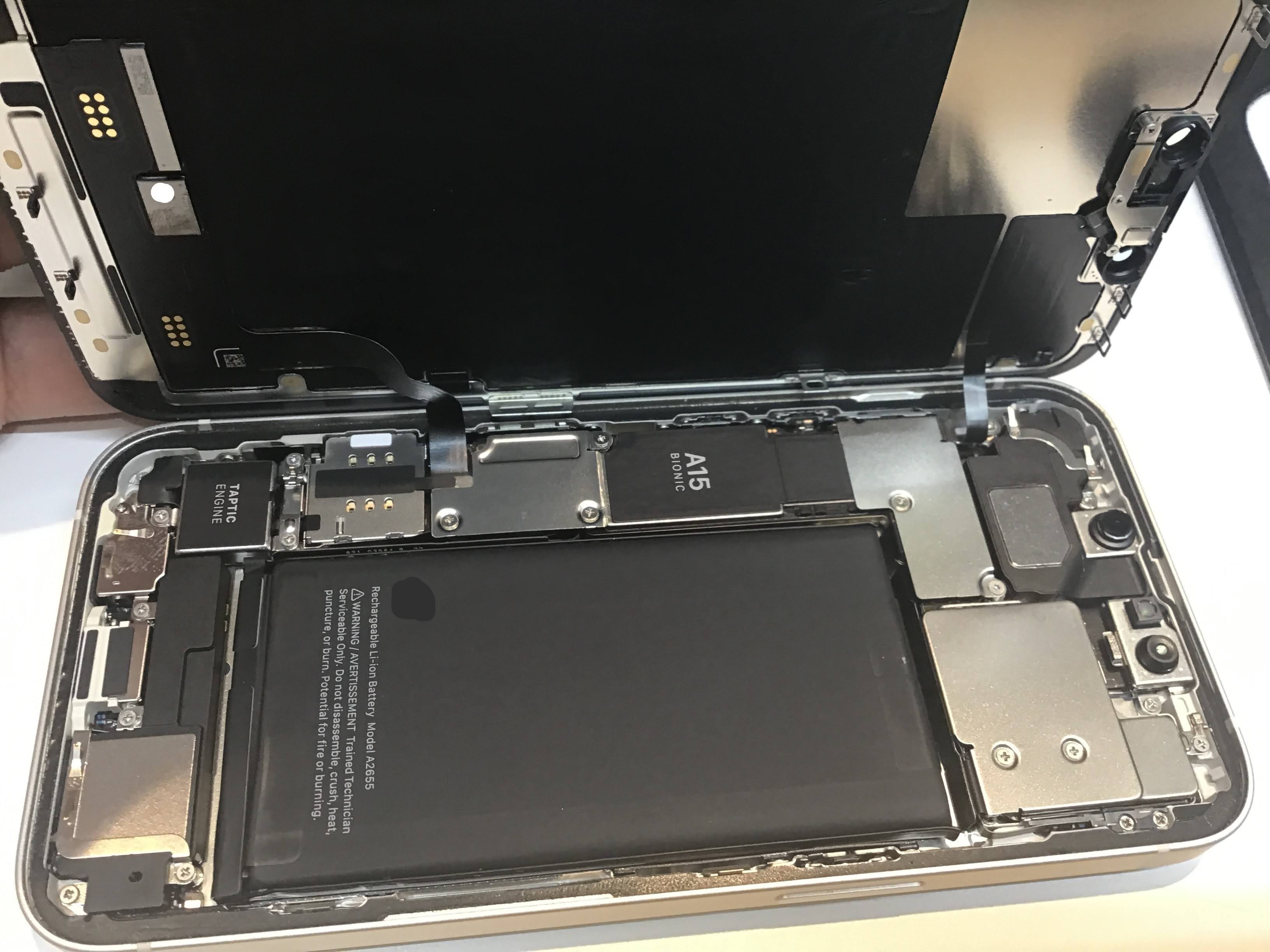 iPhone13のバッテリー交換お任せください【スマホ修理工房京王聖蹟桜ヶ丘ショッピングセンターB館店】