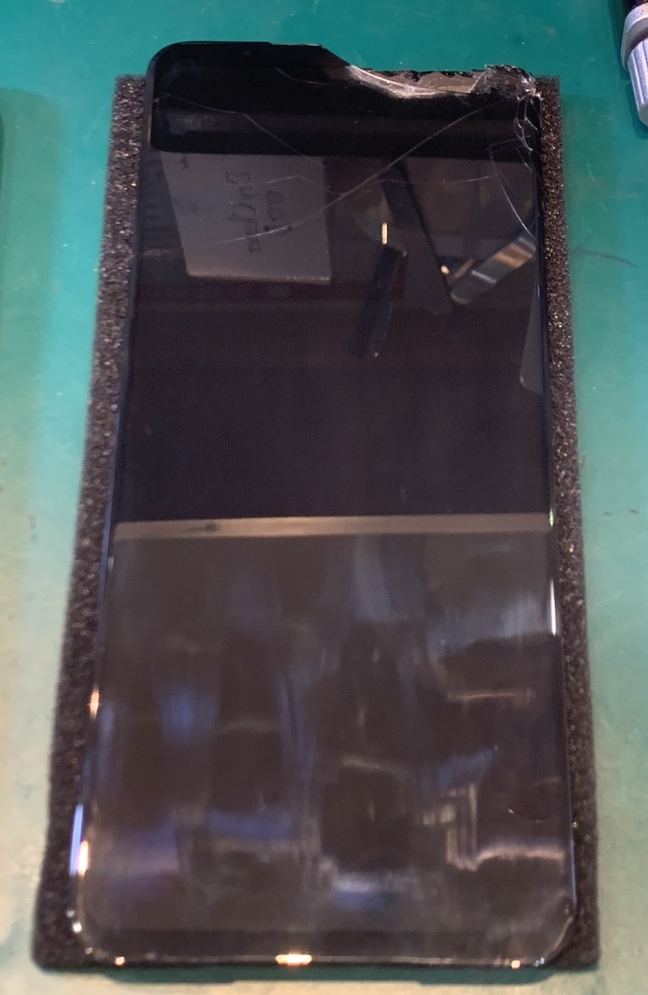 画面割れ状態のROG Phone6画面交換修理を承りました。【スマホ修理工房荻窪タウンセブン店】