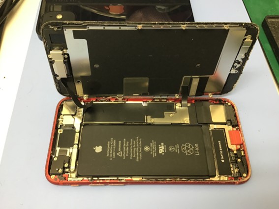 iPhoneSE2のバッテリー修理　データをそのまま・最短即日修理のスマホ修理工房八王子オクトーレ店にご相談ください！