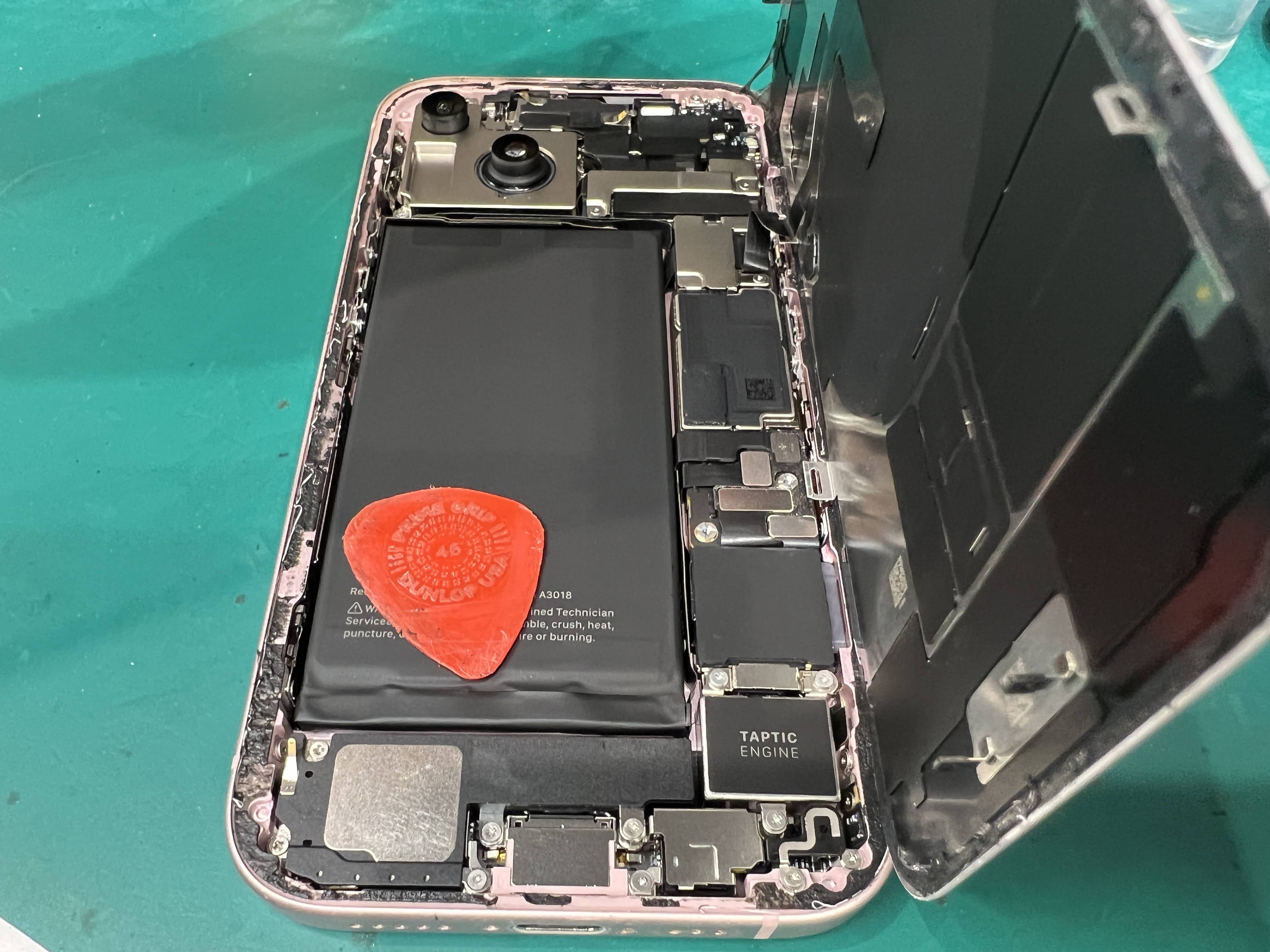 iPhone15 バッテリー最大容量74％｜電池の減りが早いためバッテリー交換修理