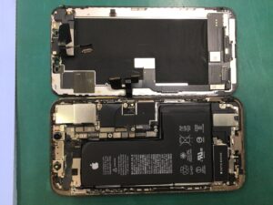 iPhoneXSのバッテリー交換ならデータをそのまま・最短即日修理のスマホ修理工房ラザウォーク甲斐双葉店へ