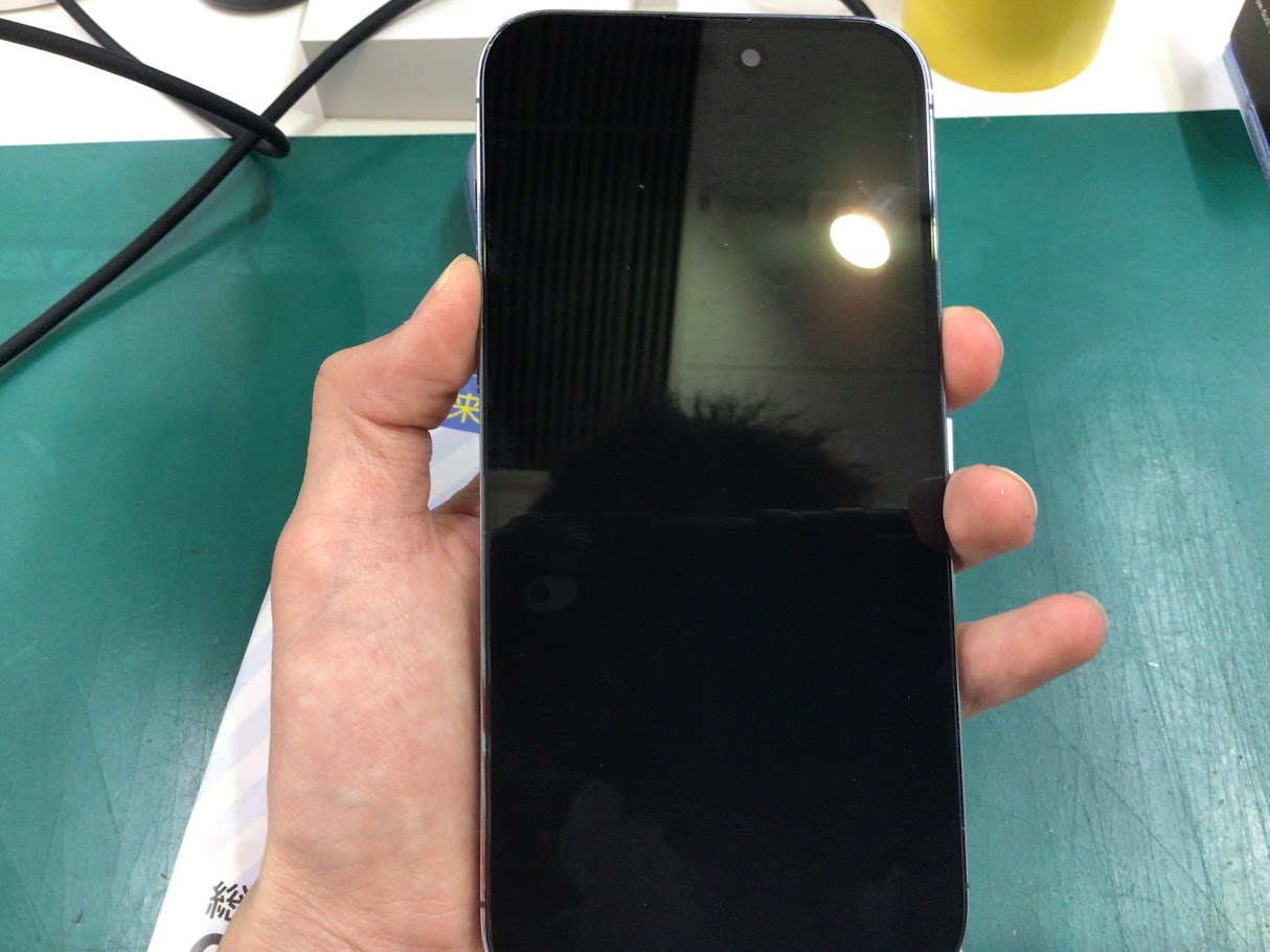 【ピンチ！】ケーブルを挿しても反応しない！？充電トラブルはお任せを⚡🔌