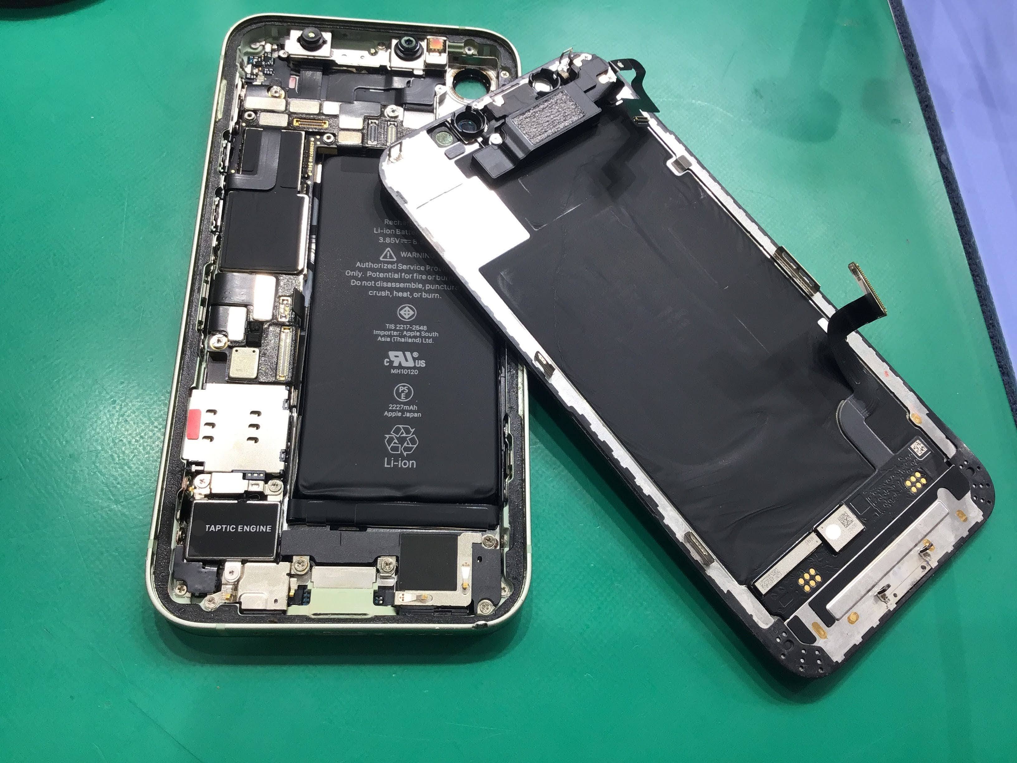 iPhone8の修理はデータそのまま・最短即日修理のスマホ修理工房中野