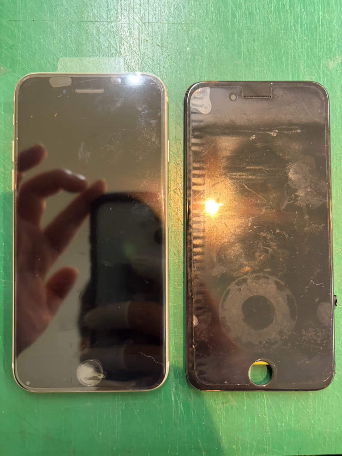 【iPhoneSE3】の画面パネル交換の修理を承りました-スマホ修理工房和光市駅北口店-