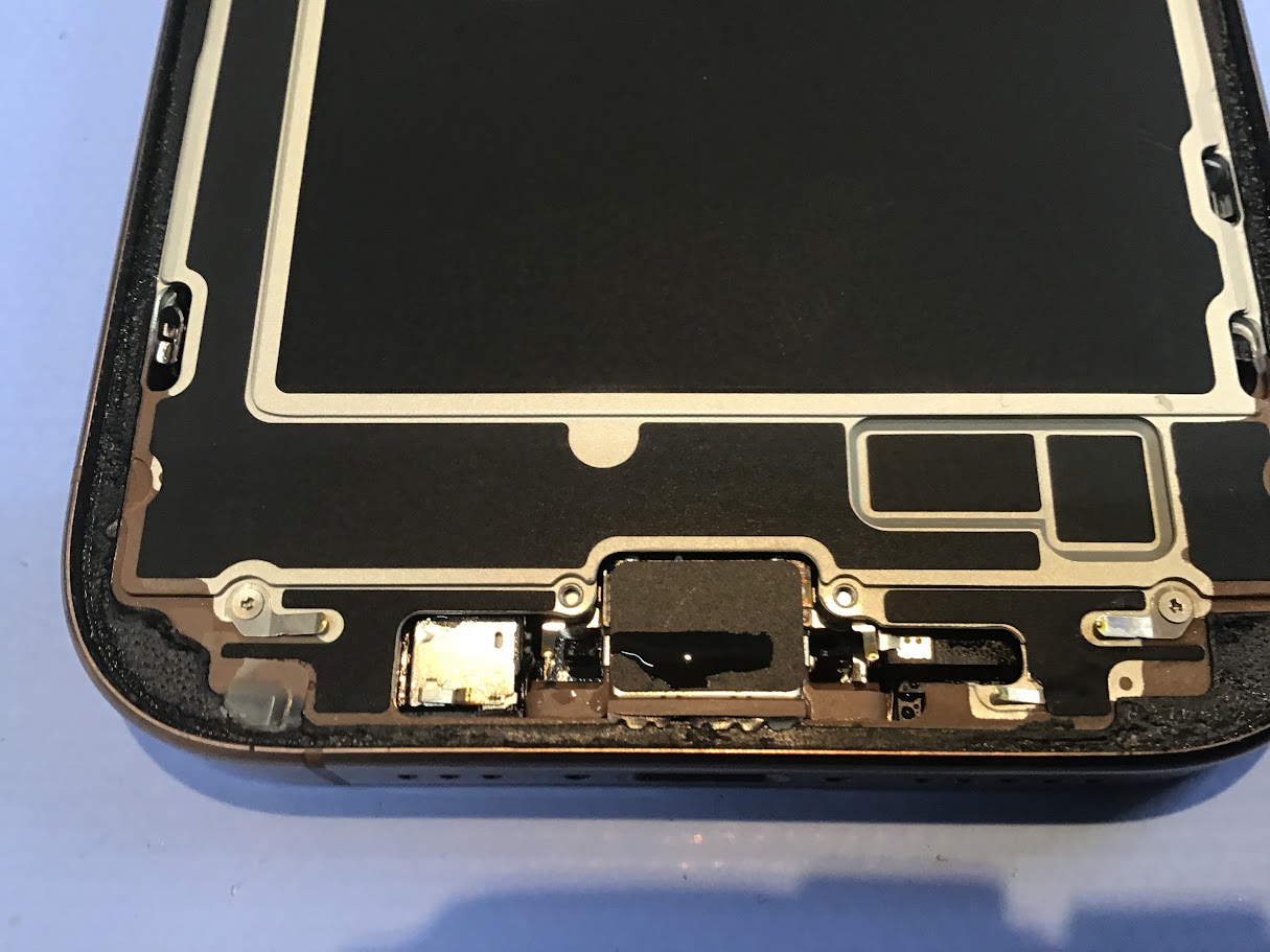 データそのまま】iPhone16 Proが水没で起動不良…！諦める前に当店へご