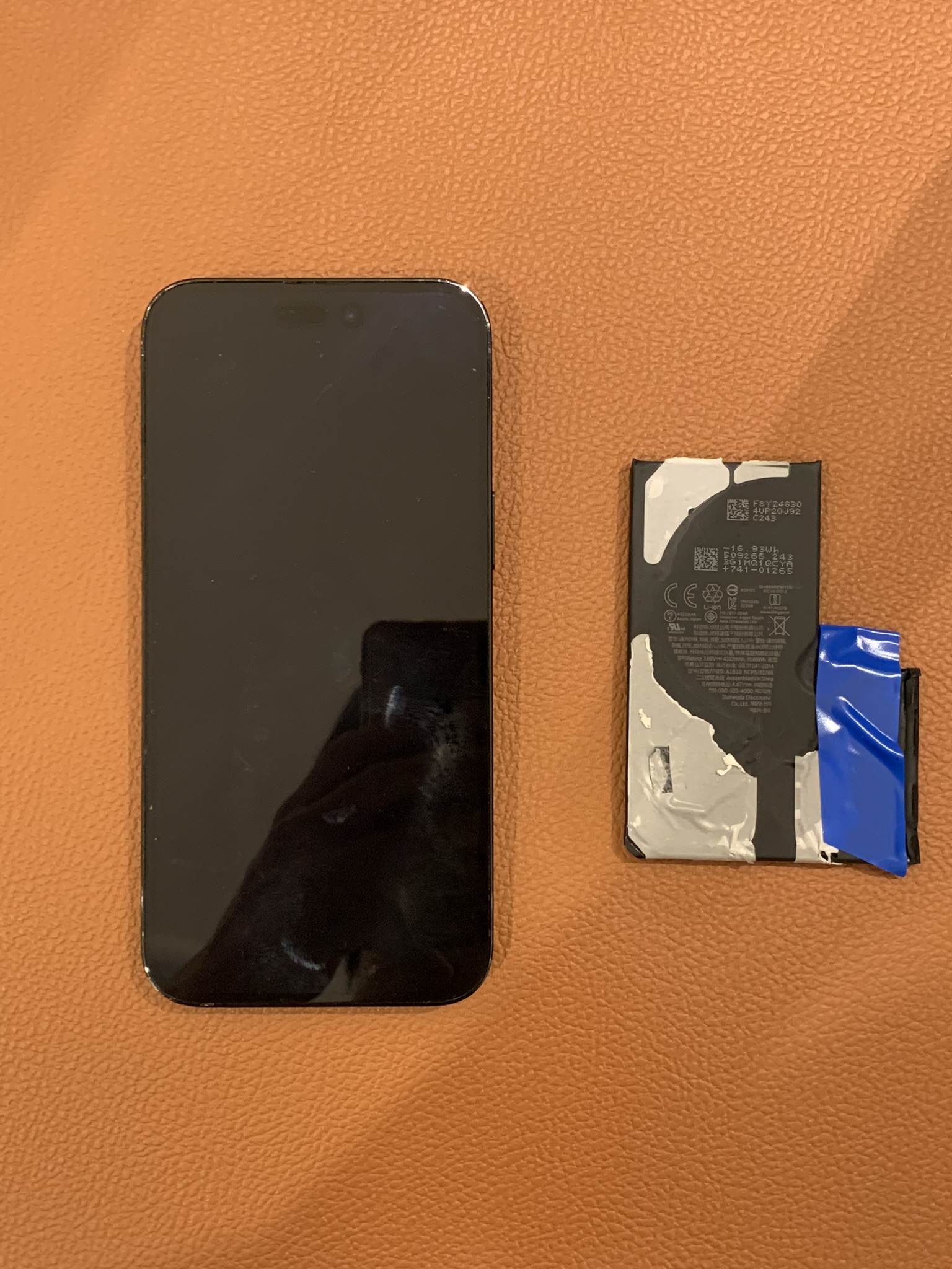 バッテリーの減りが早いiPhone14ProMax（アイフォン）のバッテリー交換承りました！！