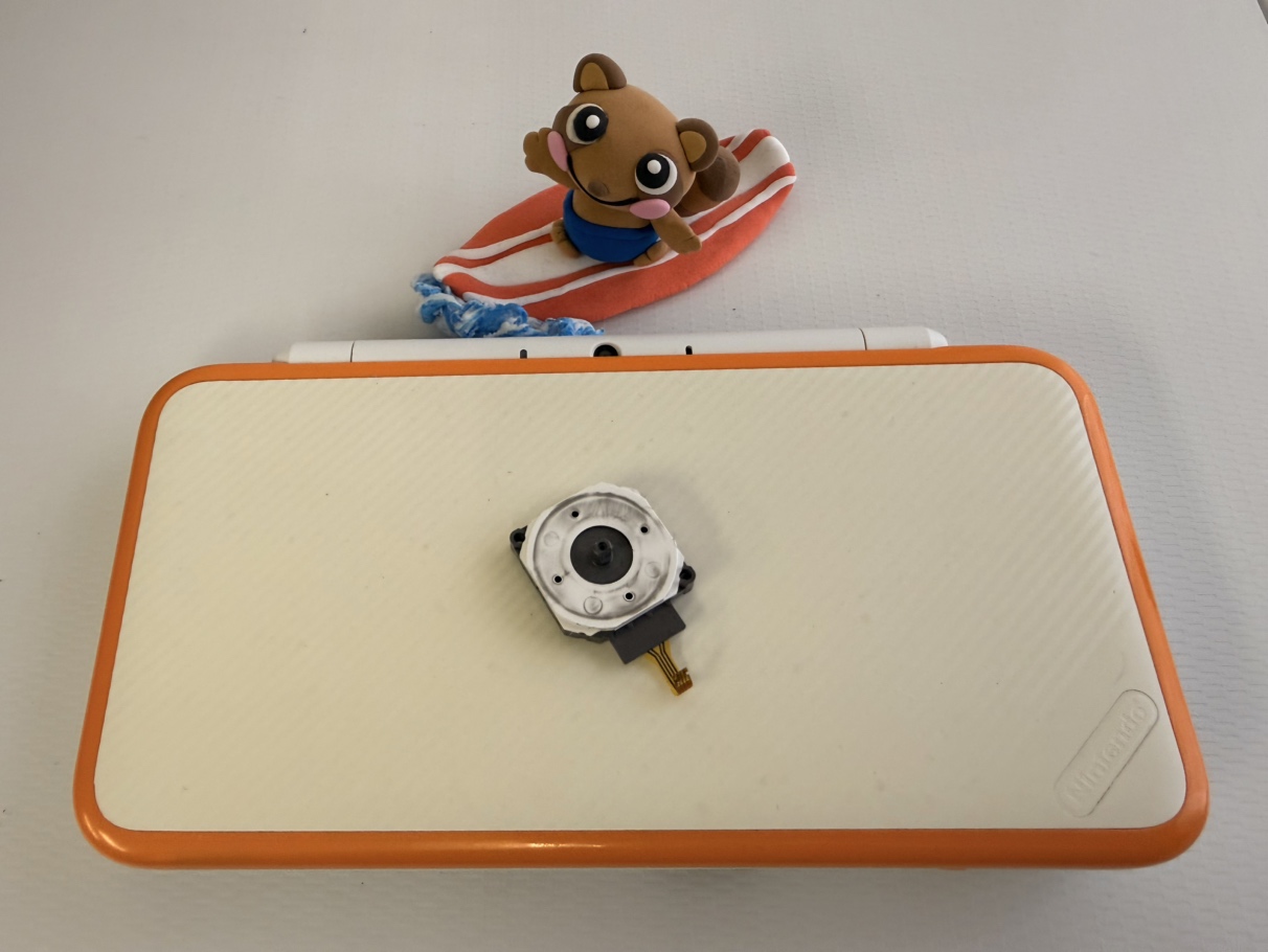 New 2DS LLのスライドパッド交換修理｜誤作動・勝手に動く症状を改善！【大和市中央林間店】