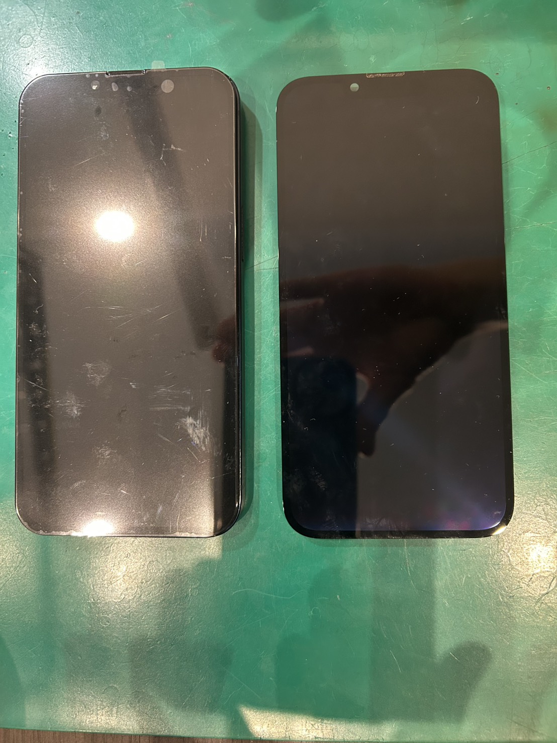 画面が緑色に、、、iPhone13　画面交換【スマホ修理工房ミーツ国分寺店】