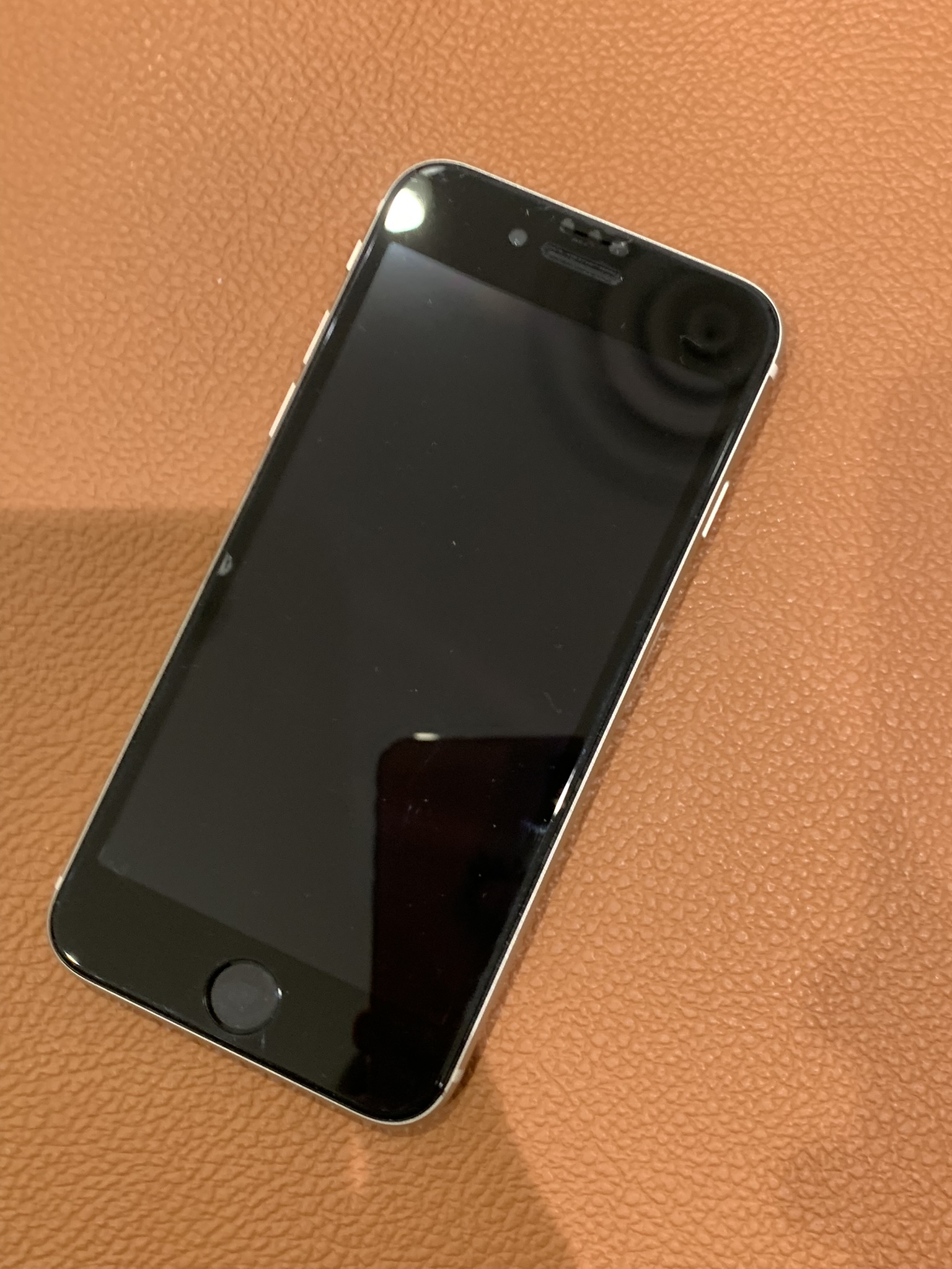バッテリーの減りが早いiPhoneSE3（アイフォン）のバッテリー交換承りました！！