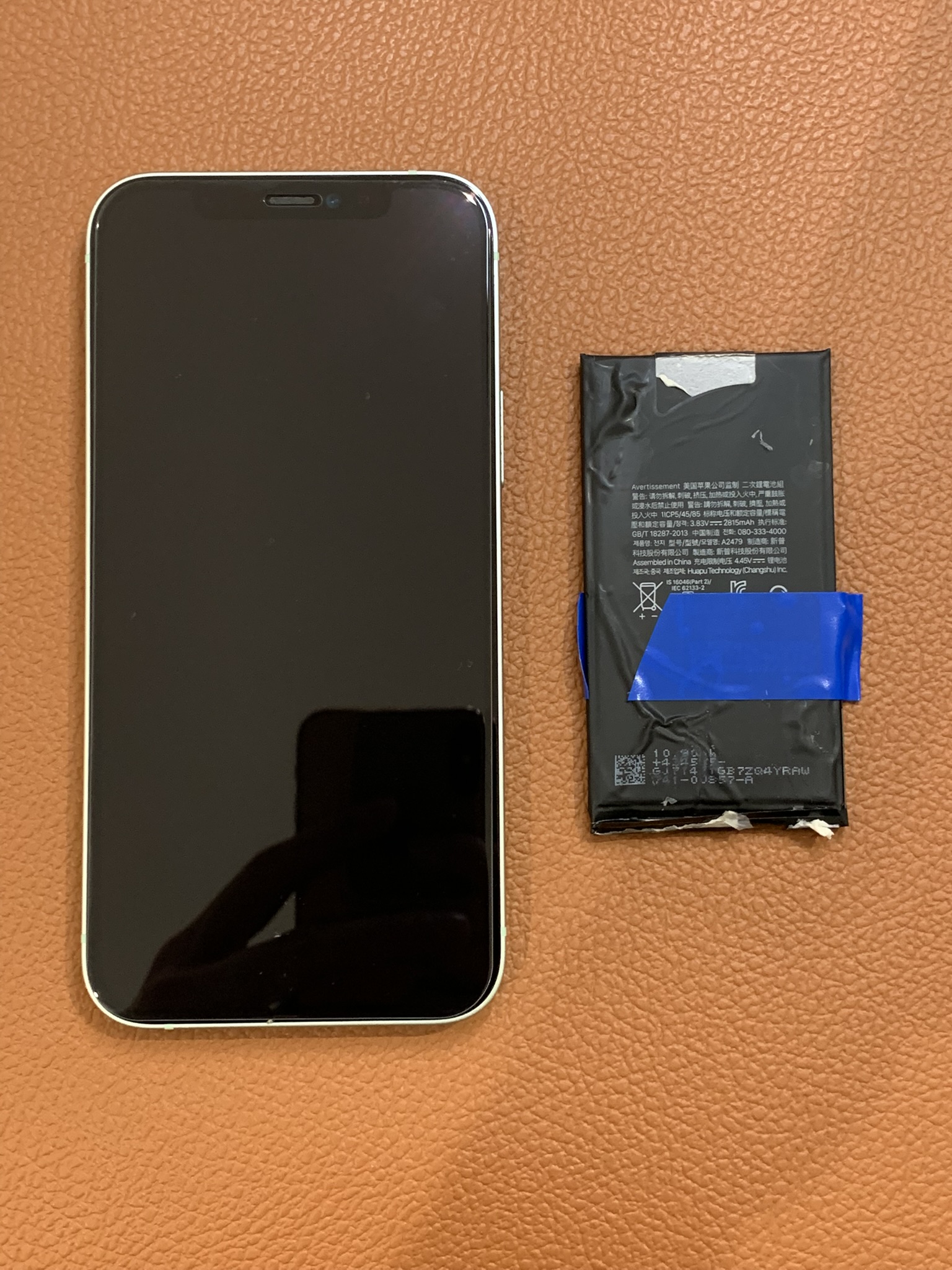 バッテリーの減りが早いiPhone12（アイフォン）のバッテリー交換承りました！！