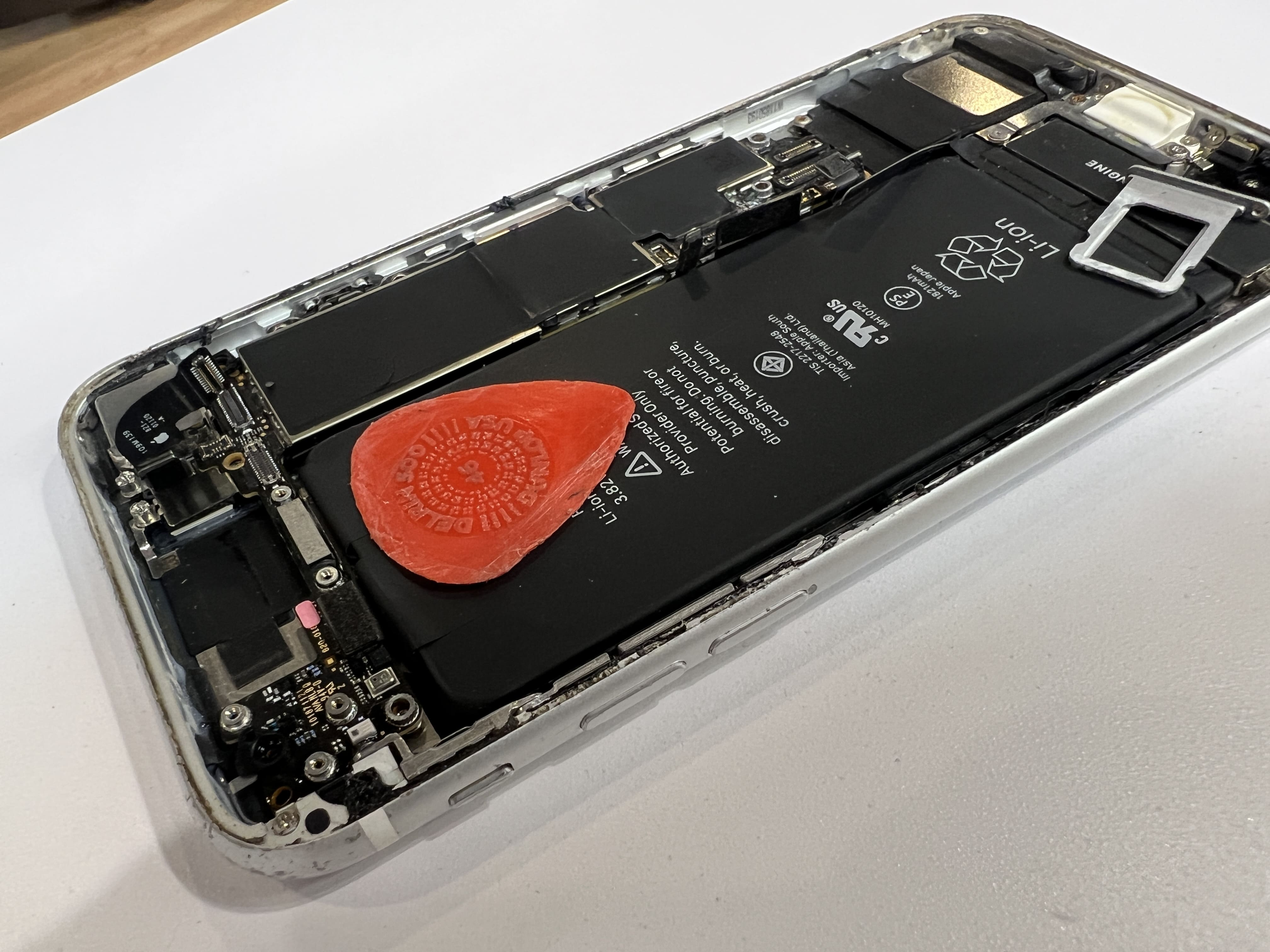 iPhone SE 第2世代 水没で電源が入らない｜水没復旧修理事例