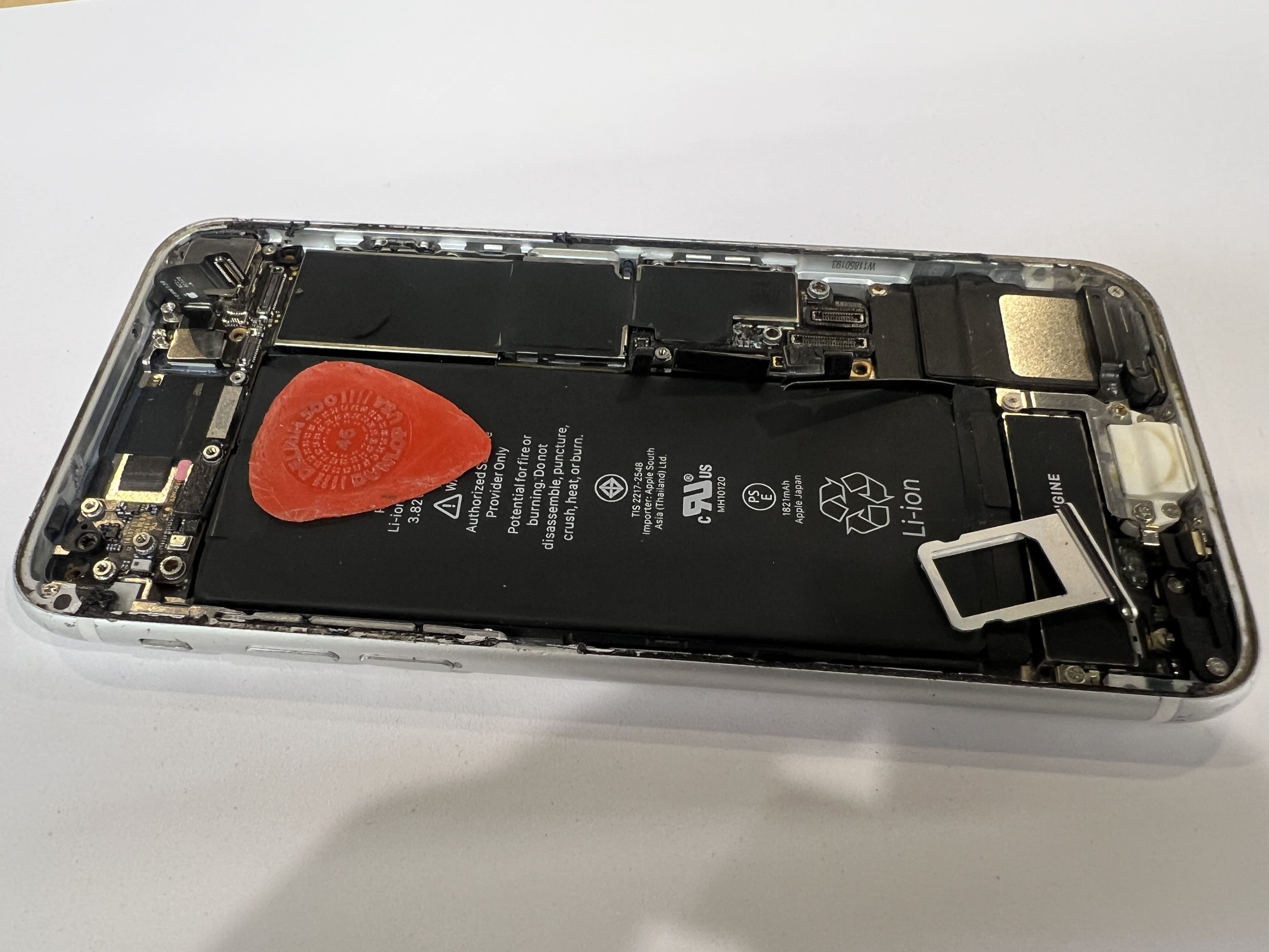 iPhone SE2 水没で起動しない症状を改善｜水没復旧修理