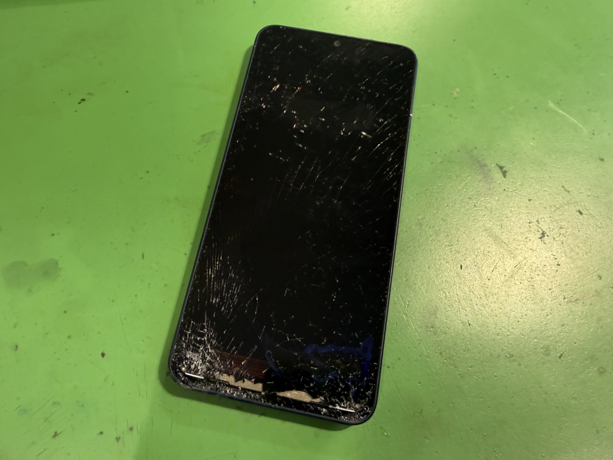 AQUOS Wish4の画面破損も修理対応可能です！