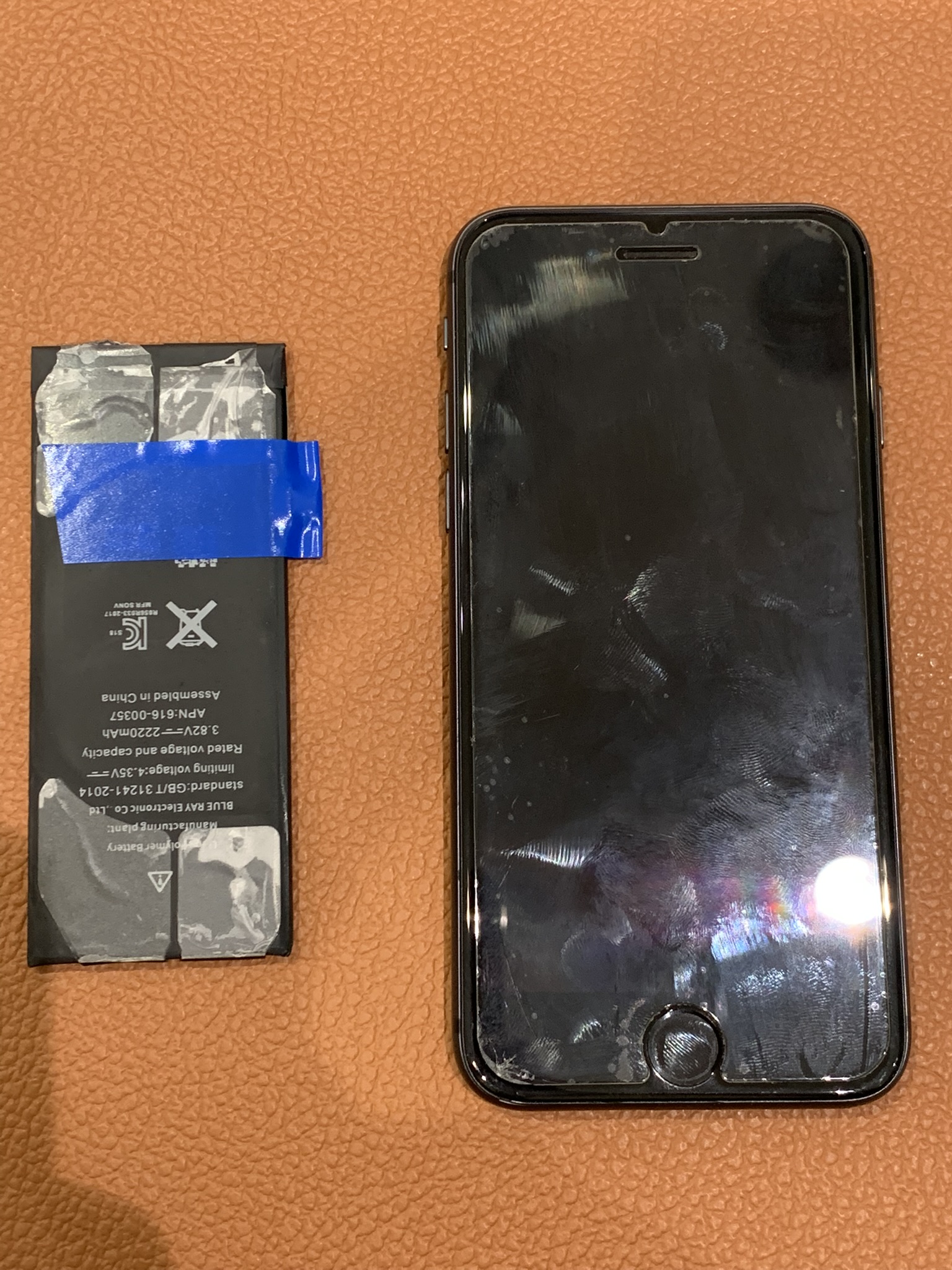 バッテリーの減りが早いiPhone8（アイフォン）のバッテリー交換承りました！！