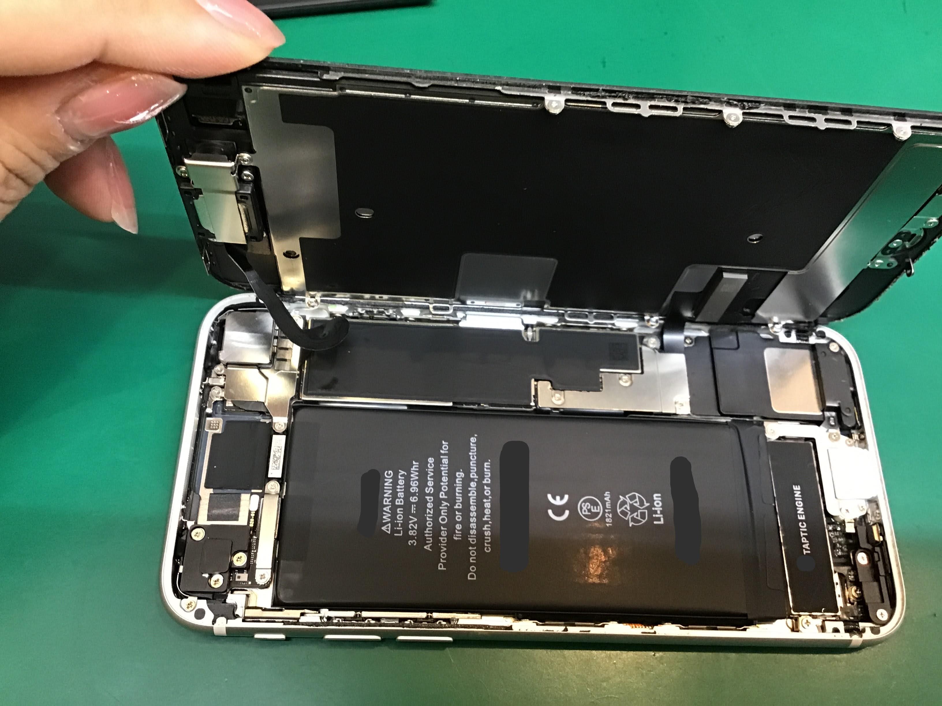 iPhoneSE2のバッテリー交換は、データそのまま・即日修理のスマホ修理工房京王聖蹟桜ヶ丘ショッピングセンターB館店へ！