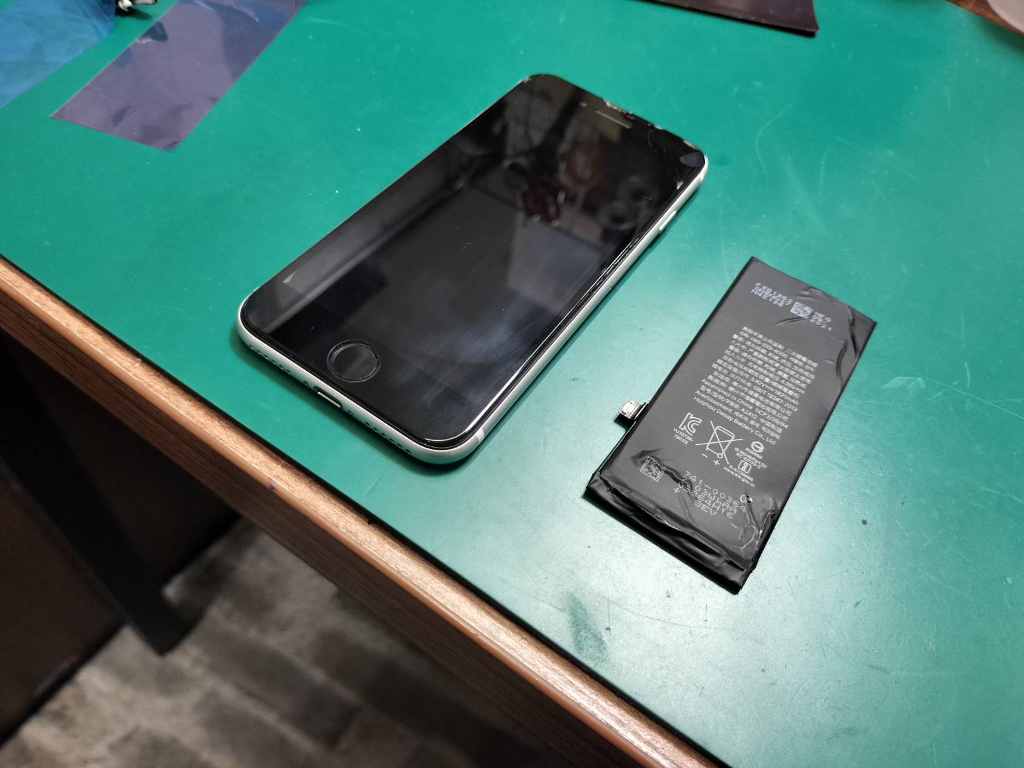 iPhoneSE2のバッテリー交換なら当店にお任せください！【スマホ修理工房京王アートマン店】
