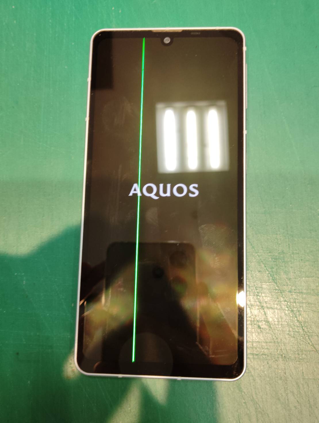 【AQUOS Sense7】緑の線が入った画面、交換で元通りに！ -スマホ修理工房浦和パルコ店-