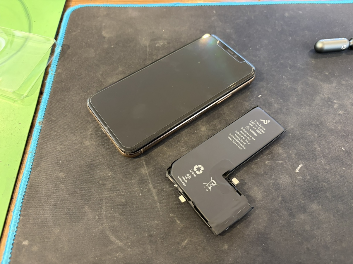 中区でiPhone11Pro電池交換なら。