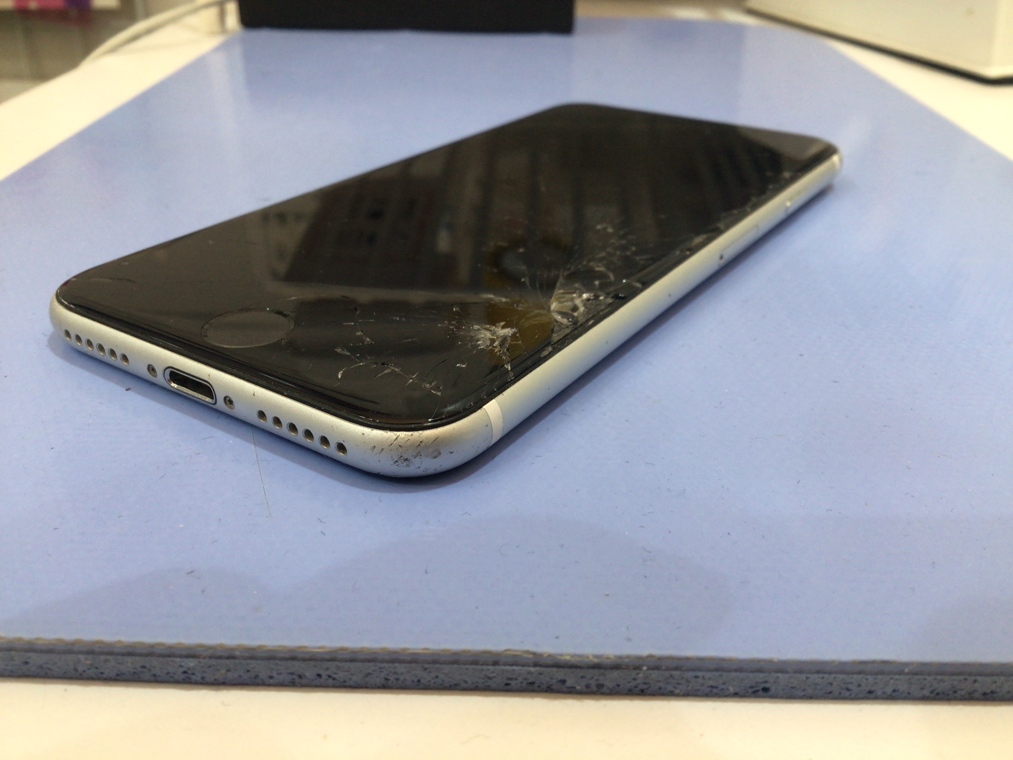 【イーアス高尾】iPhoneSE2液晶交換（データそのまま！）を最短90分で改善
