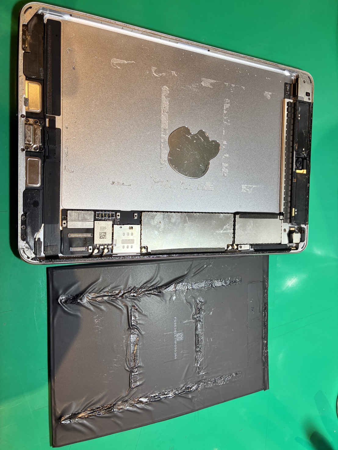iPad mini4のバッテリーを交換しました！【スマホ修理工房 調布パルコ店】