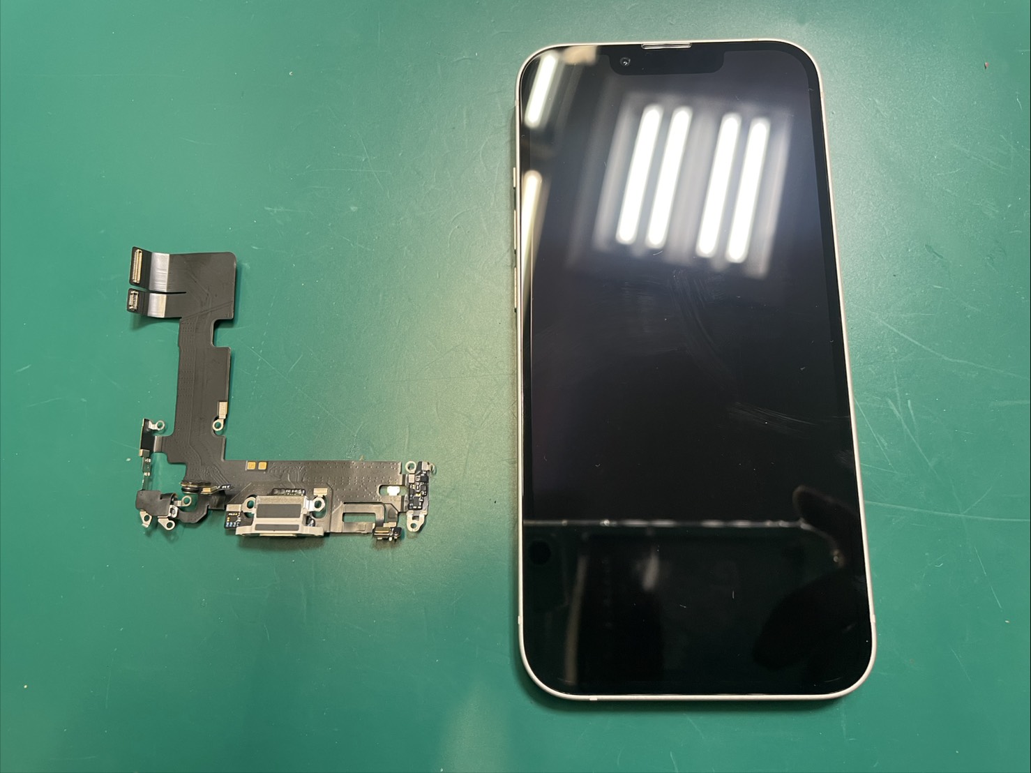 充電ができないiPhone13　充電コネクタ交換を行いました！【スマホ修理工房京王アートマン店】