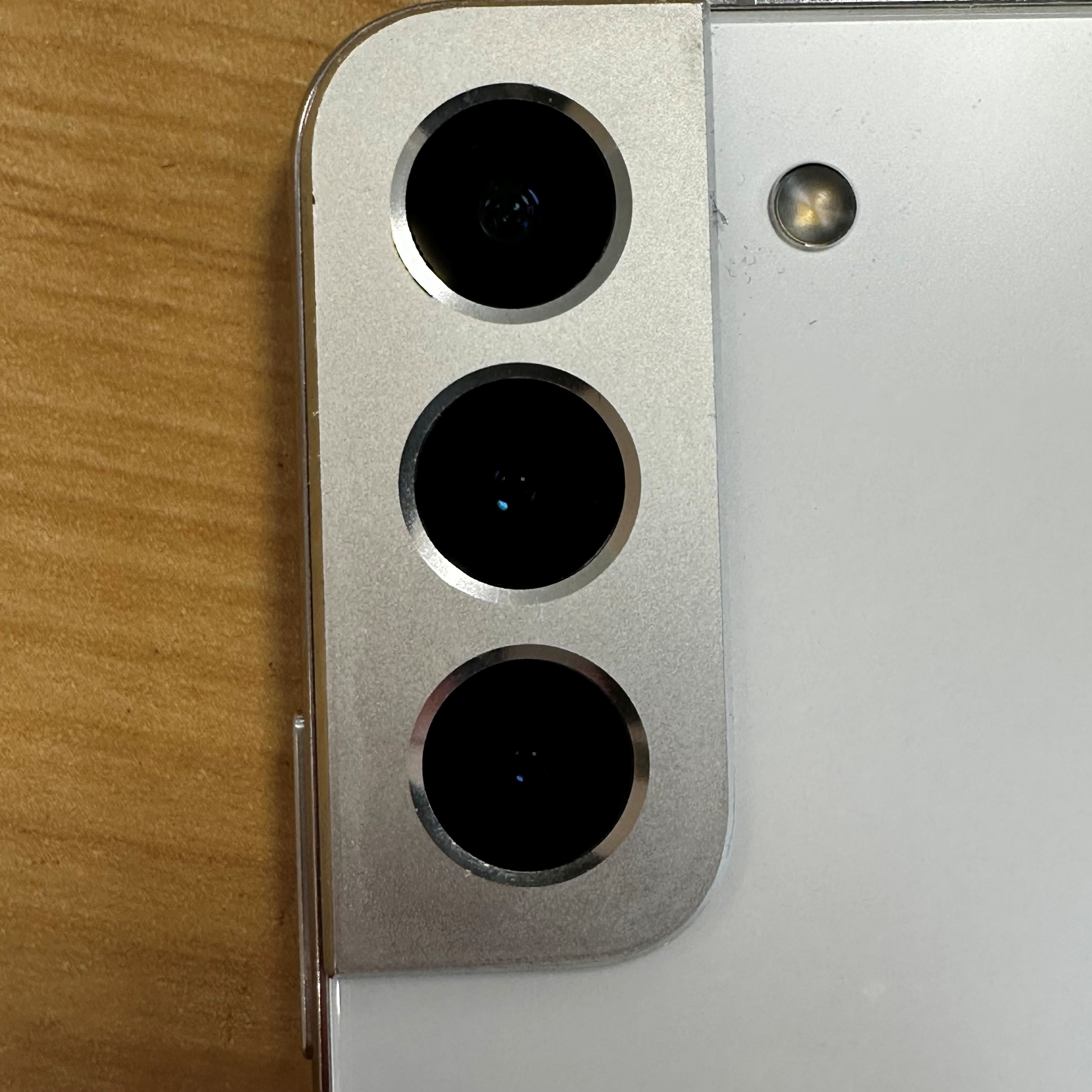 Galaxy S22のカメラレンズ交換なら、「スマホ修理工房　札幌清田東光ストア真栄店」までご相談ください📱✨