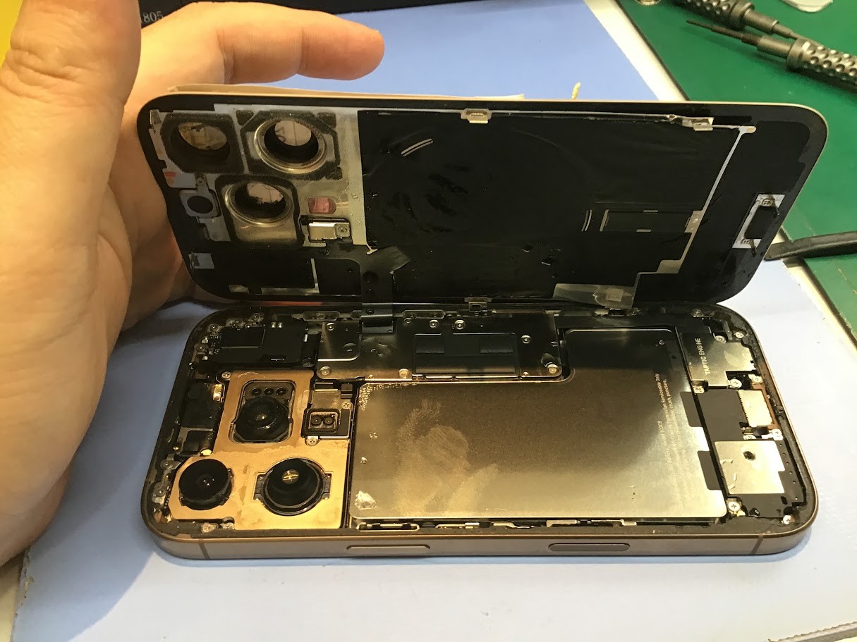 iPhone12のバッテリー交換は、データそのまま・即日修理のスマホ修理工房京王聖蹟桜ヶ丘ショッピングセンターB館店へ！
