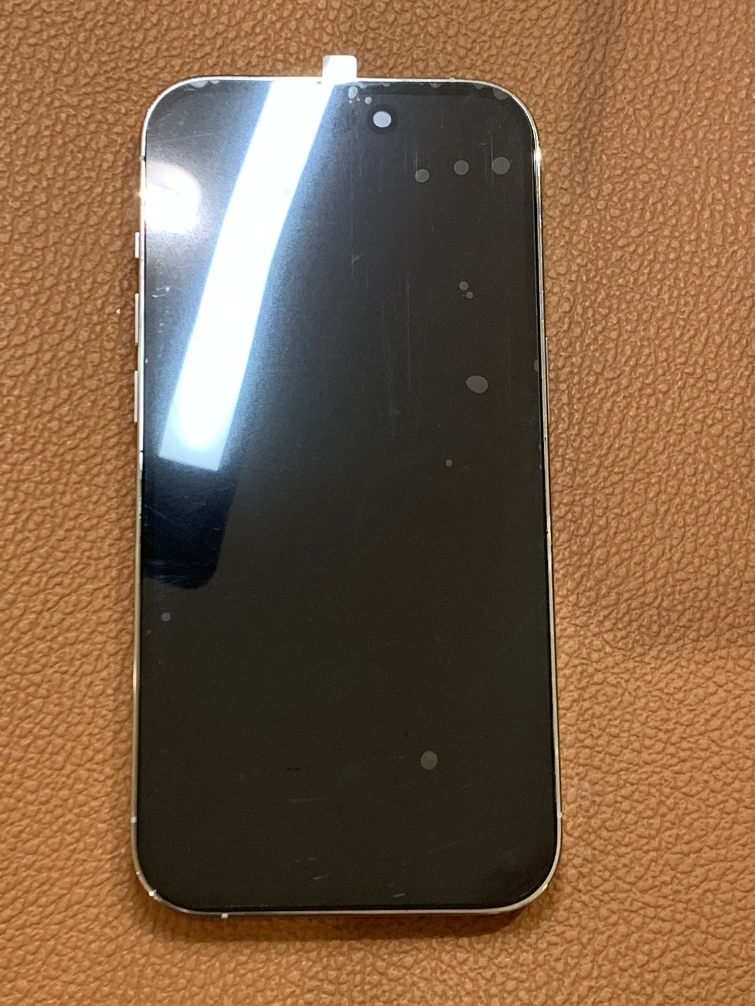 画面が割れてしまったiPhone 14Pro（アイフォン）画面交換修理を承りました！