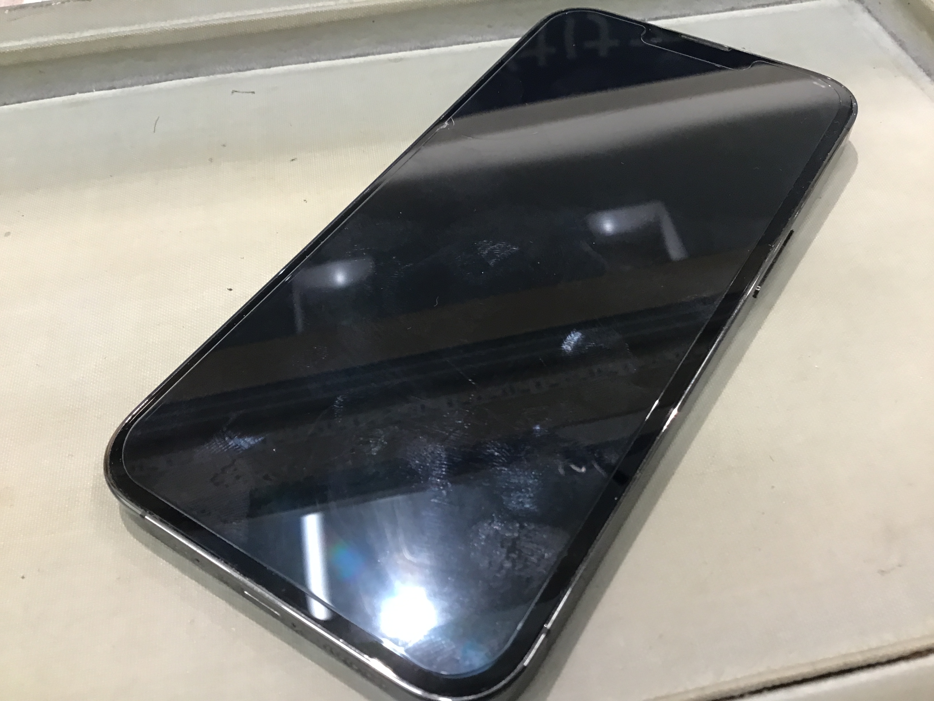 iPhoneの画面が割れた！放置は危険？画面交換なら修理工房 八王子オクトーレ店へ