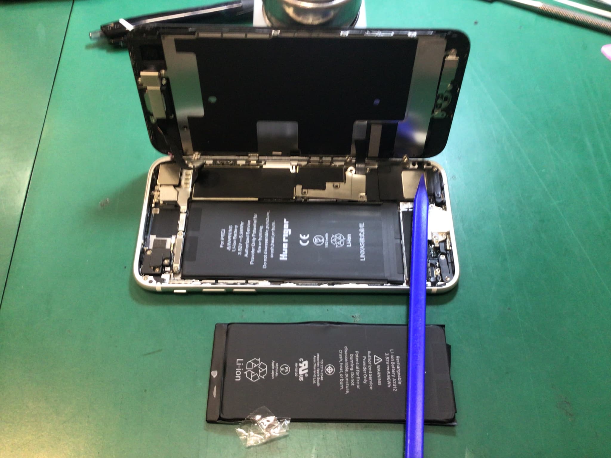 ふじみ野市、川越市、所沢市でiPhoneSE2のバッテリー交換なら【スマホ修理工房イオン大井店】にお任せください！