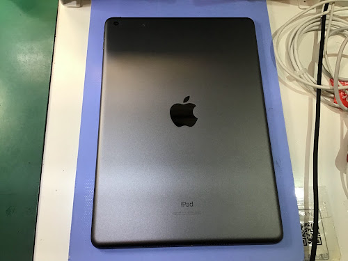 【iPad 第7世代】充電ケーブルを「特定の角度」に曲げないと充電できない…それ、限界が近いサインです！