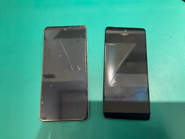 Galaxy A52 5G 落下させてから液晶表示がおかしくなってしまった…　画面交換修理　スマホ修理工房新狭山店