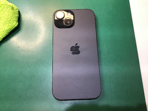 朝起きたら、iPhone 15が「無」に。昨日まで元気だった相棒が急に沈黙したときの、正しい生存確認マニュアル