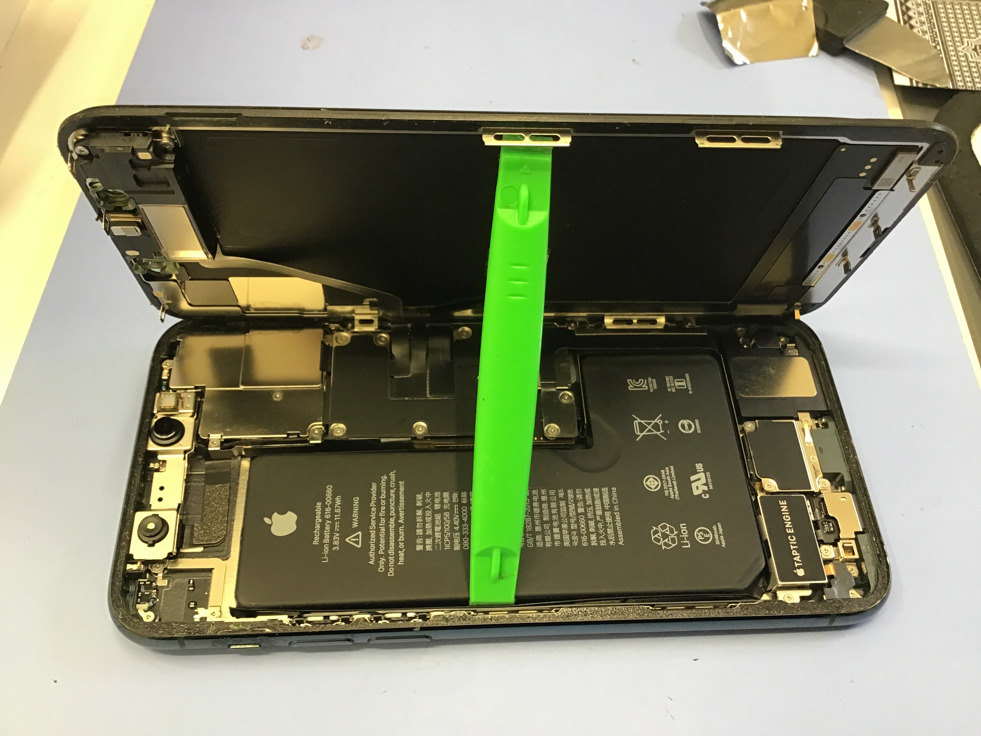 ケーブルを動かさないと充電できない？iPhoneの充電不良の原因とリスク