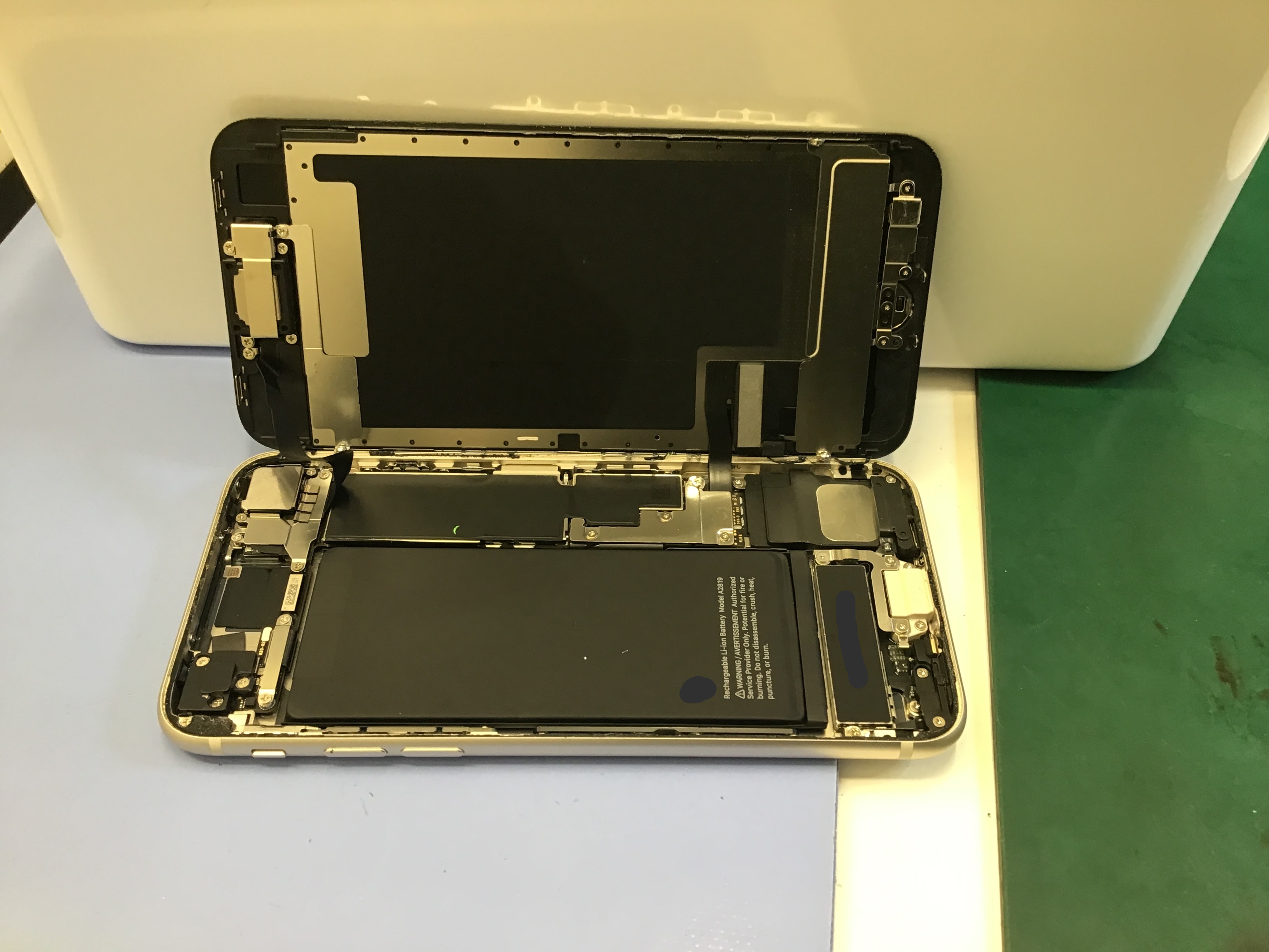 ケーブルを動かさないと充電できない？iPhoneの充電不良の原因とリスクを解説