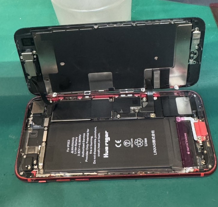 交換のした事のないiPhoneSE2バッテリー交換を行いました！【スマホ修理工房荻窪タウンセブン店】