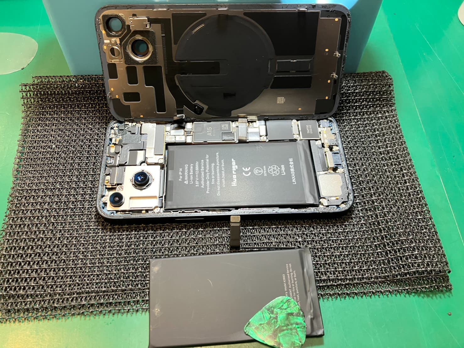 ふじみ野市、川越市、所沢市でiPhone14のバッテリー交換なら【スマホ修理工房イオン大井店】にお任せください！