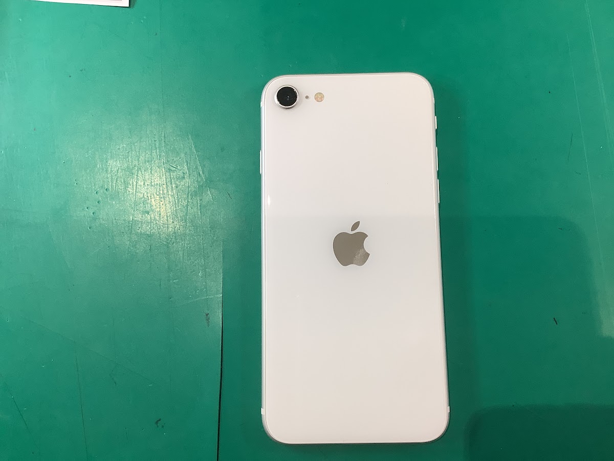 iPhoneSE2のバッテリー交換ならデータをそのまま・最短即日修理のスマホ修理工房ラザウォーク甲斐双葉店へ