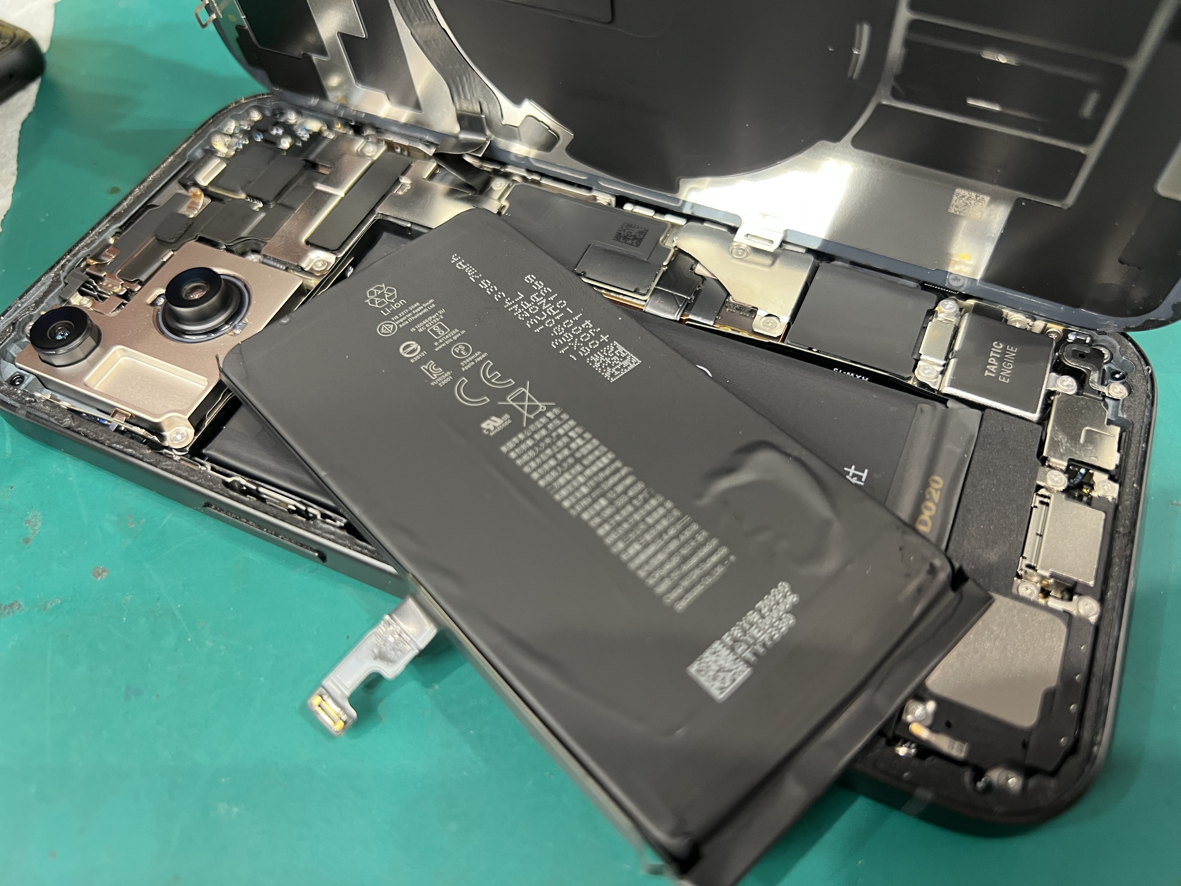 iPhone15（アイフォン）のバッテリー交換を実施！充電の減りが気になる症状も即日対応