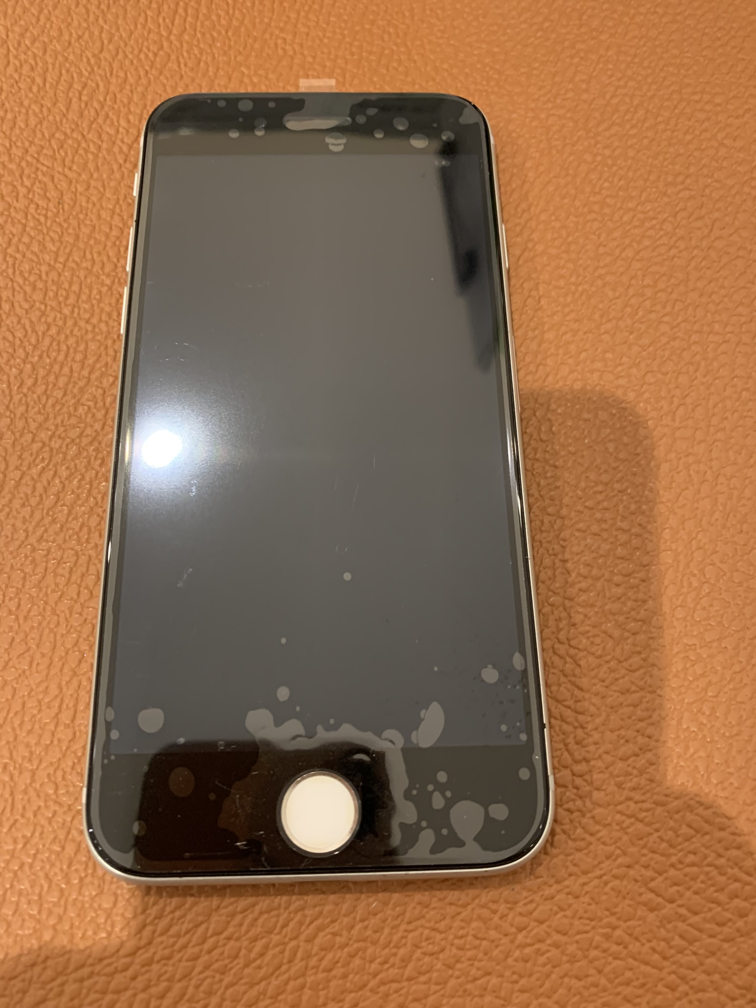 液晶が破損してしまったiPhone8（アイフォン）画面交換っを承りました