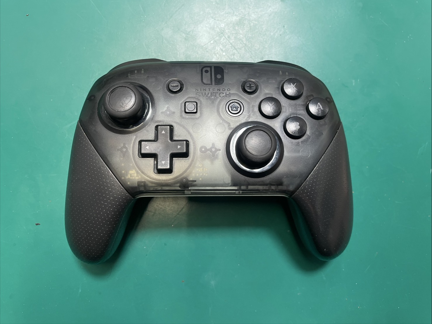 勝手に操作されてしまう　Switch プロコン清掃対応【スマホ修理工房京王アートマン店】