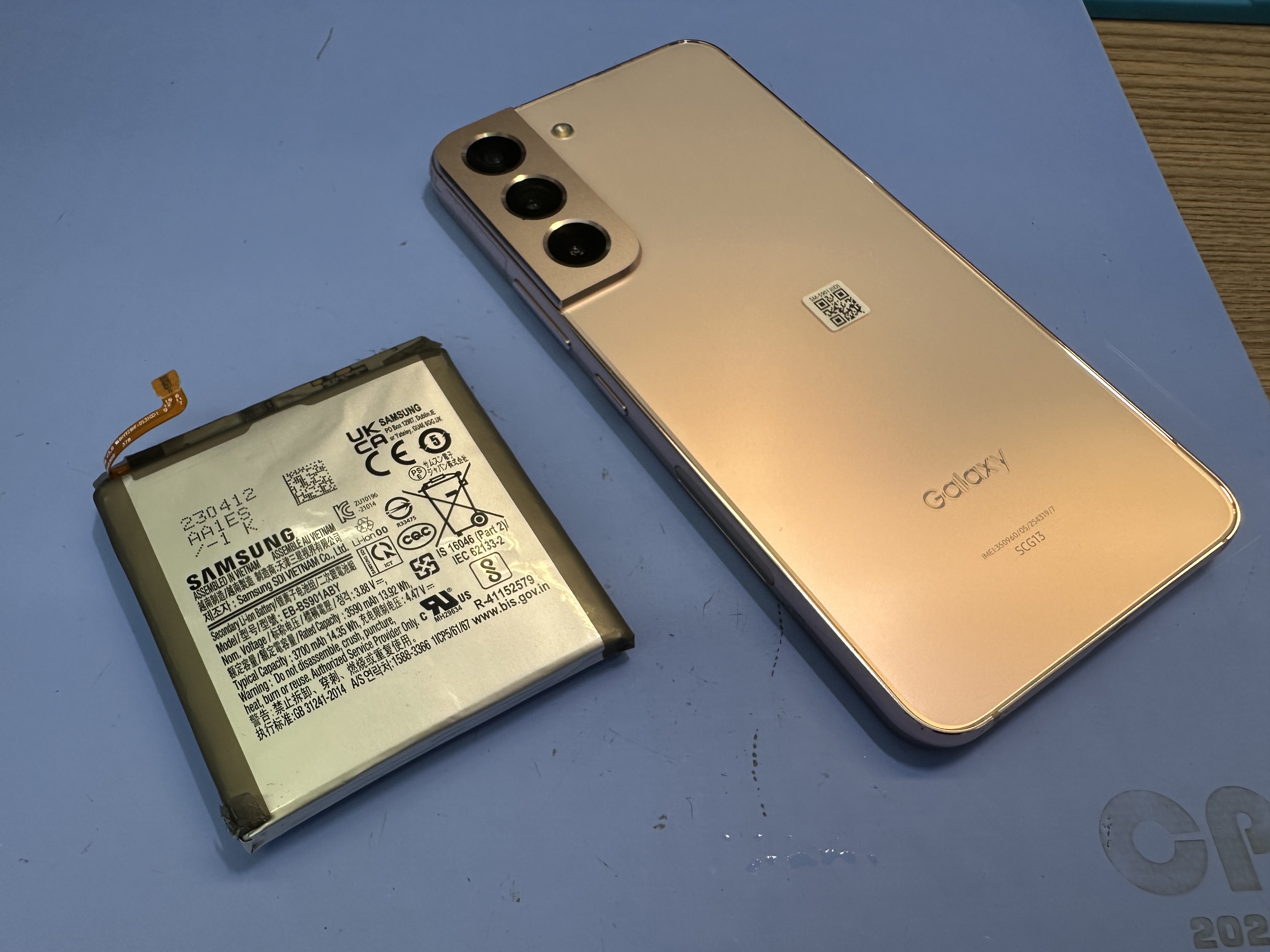Galaxy S22のバッテリー膨張｜経年劣化によるバッテリー交換ならスマホ修理工房 カインズ前橋吉岡店
