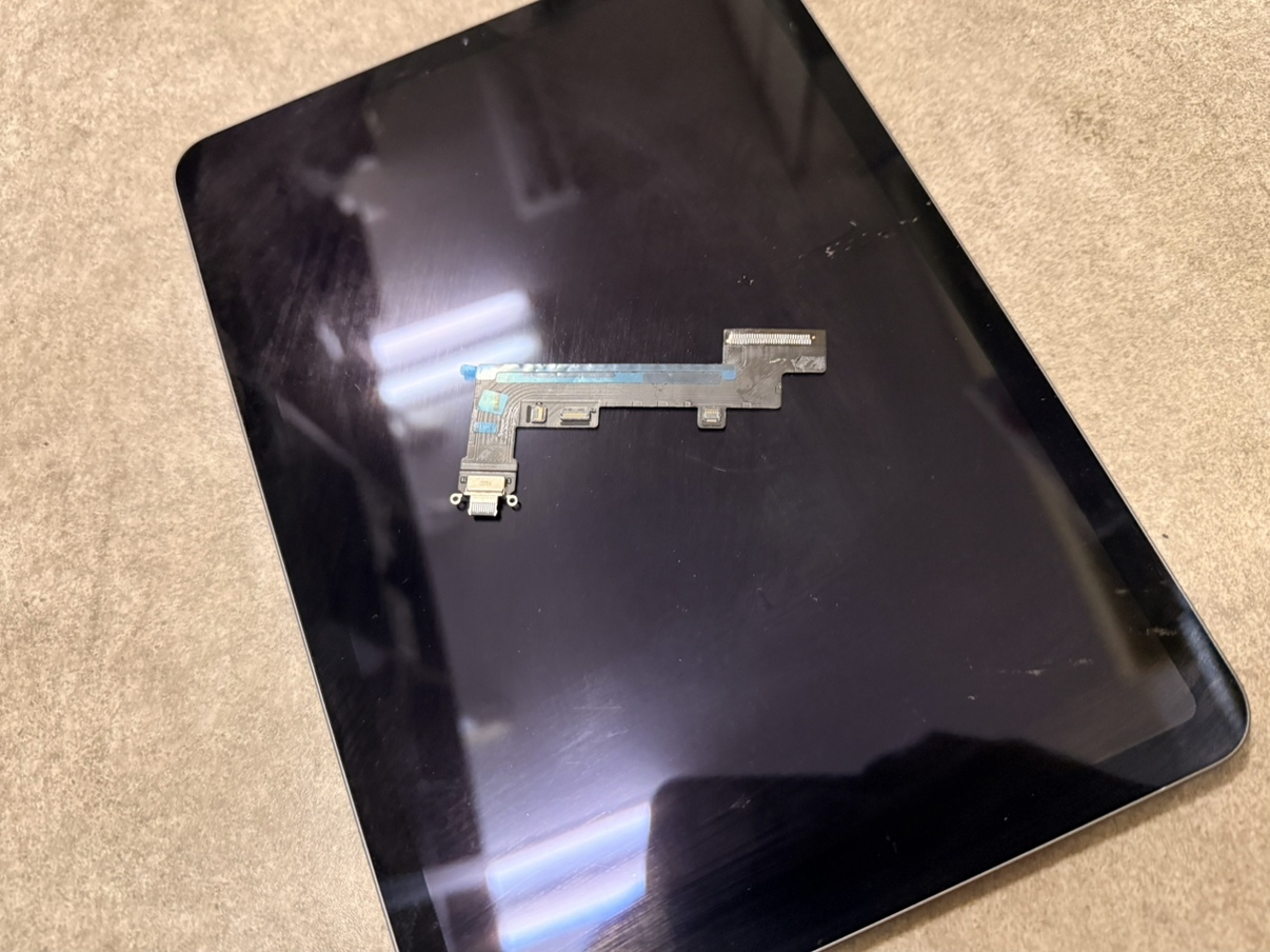 【大和市中央林間】iPad Air 4の充電口交換修理｜充電できない症状もご相談ください！