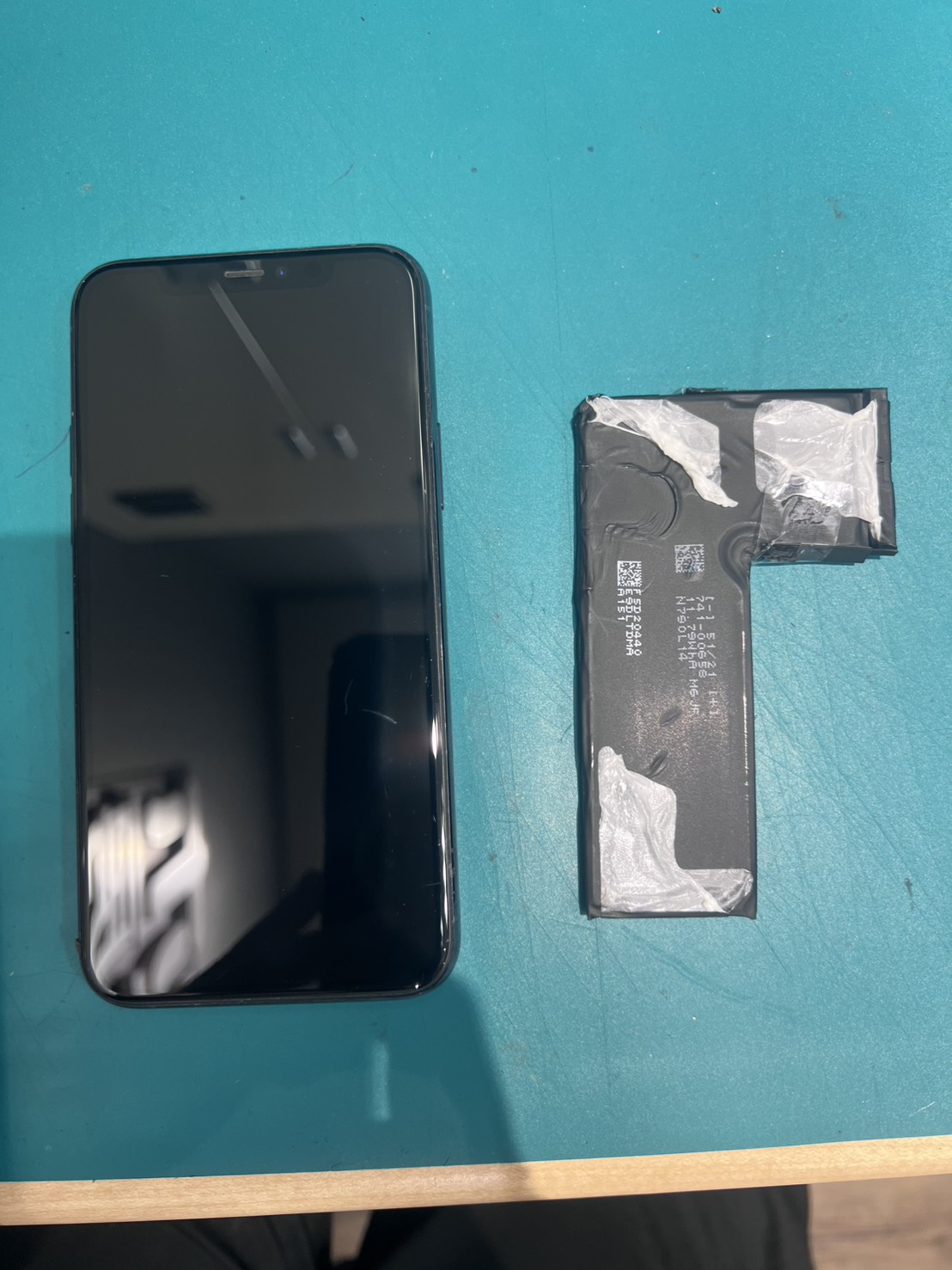 iPhone11 Pro (アイフォン）　バッテリー交換ならスマホ修理工房新狭山店までご相談ください！