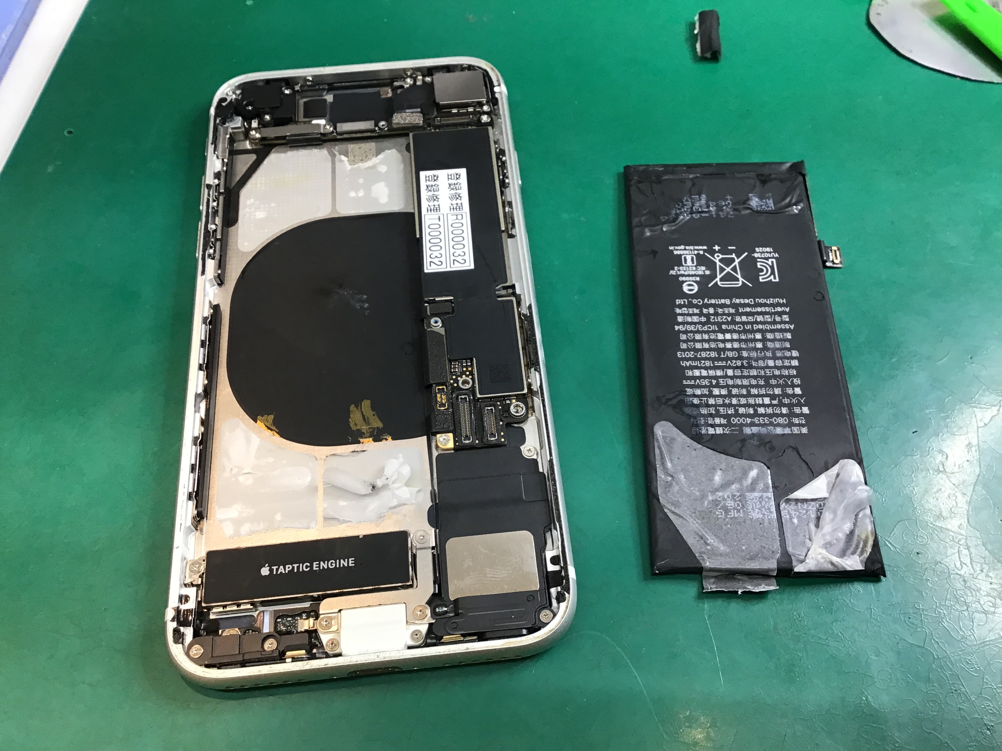 iPhoneのバッテリー交換は、データそのまま・即日修理のスマホ修理工房京王聖蹟桜ヶ丘ショッピングセンターB館店へ！