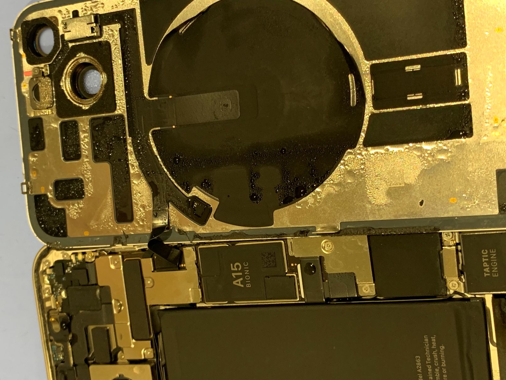 iPhone14プール水没/足立区からご来店【スマホ修理工房フレスポ八潮店】