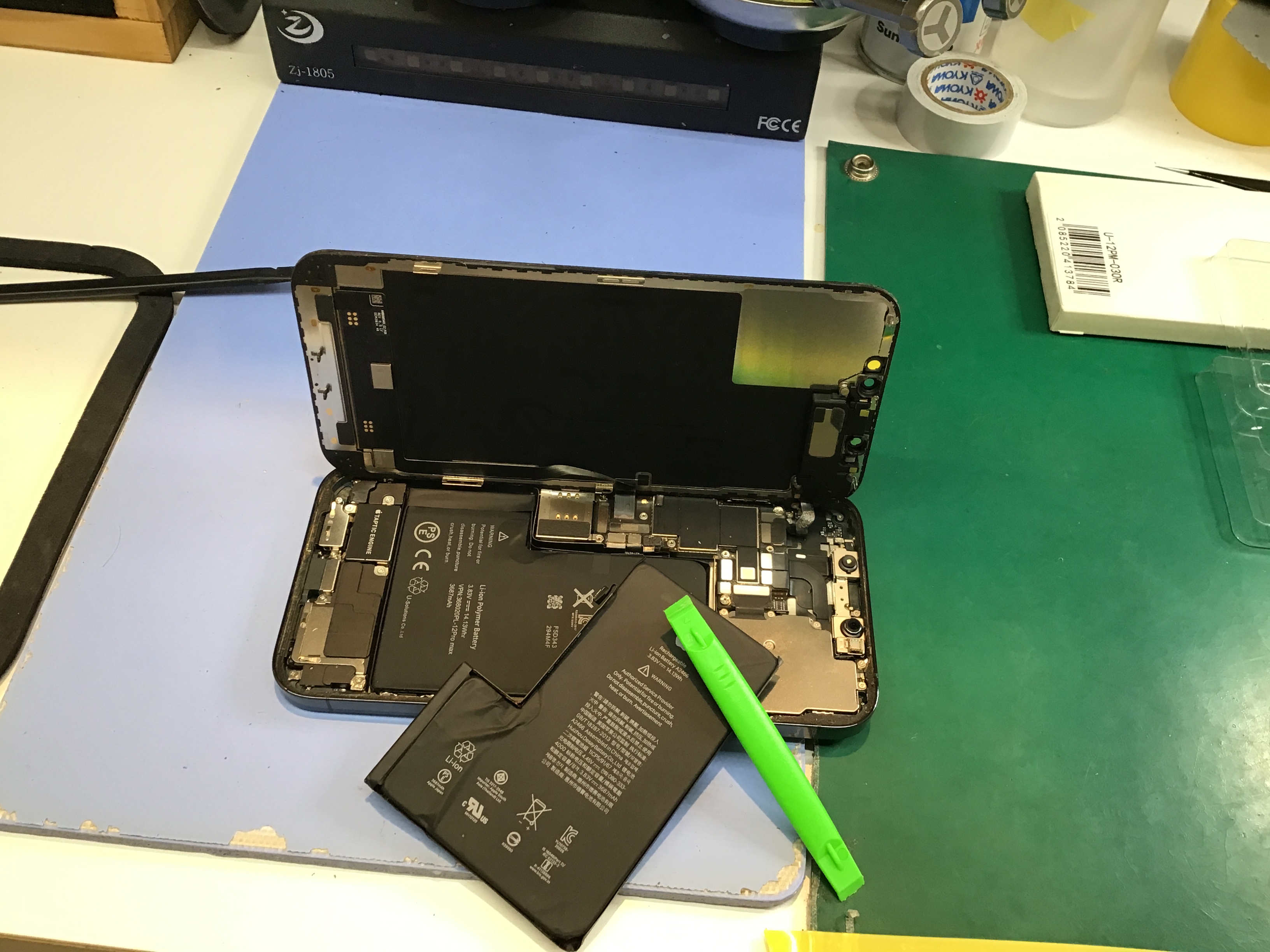 iPhone12PMのバッテリー交換は、データそのまま・即日修理のスマホ修理工房京王聖蹟桜ヶ丘ショッピングセンターB館店へ！