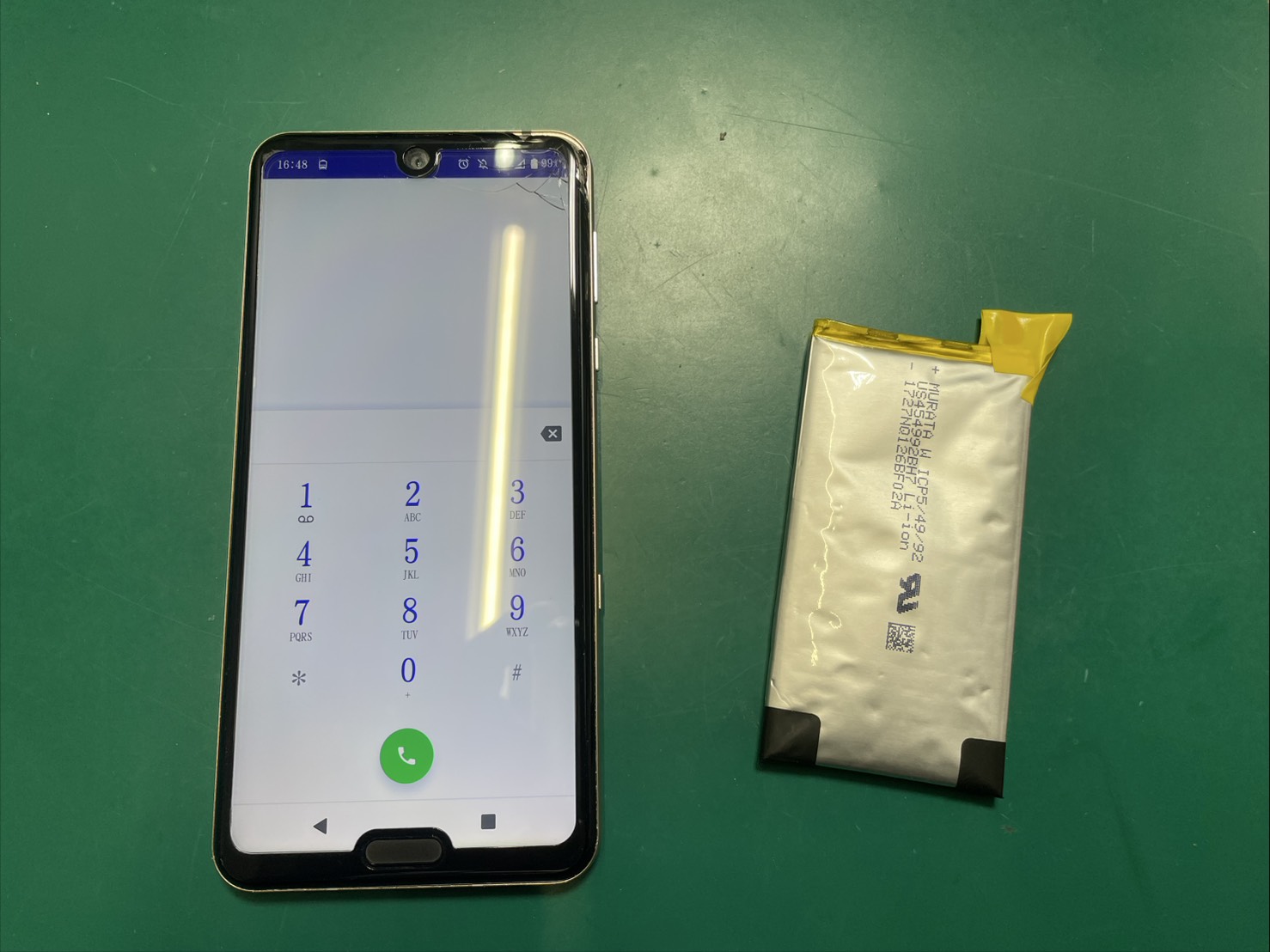 AQUOS R3　バッテリー交換を行いました【スマホ修理工房京王アートマン店】