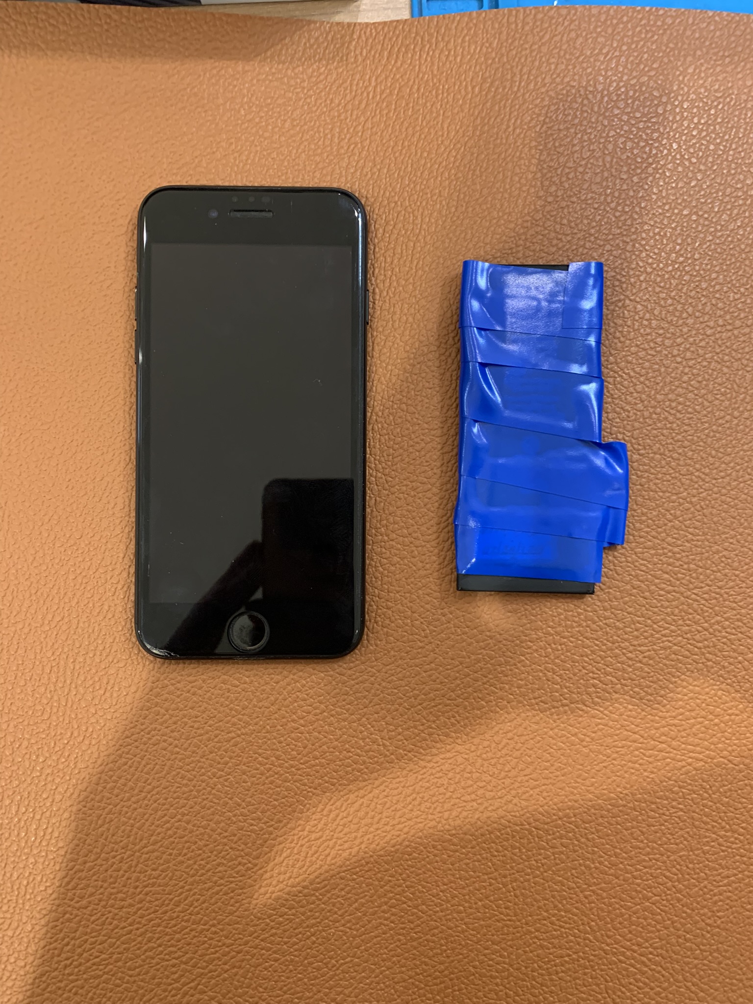 バッテリーが膨張してしまったiPhone7（アイフォン）バッテリー交換を承りました！！