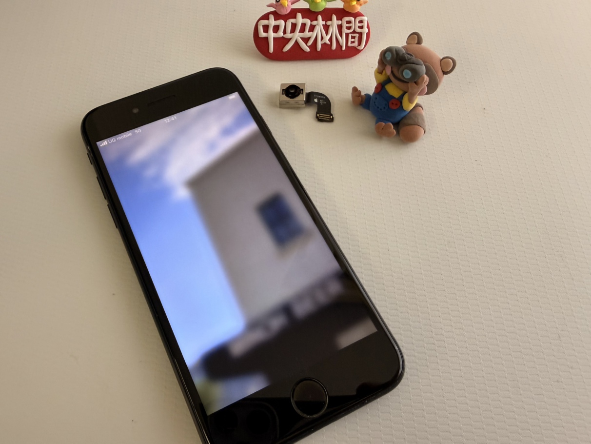 中央林間店でiPhone SE（第3世代）のリアカメラ交換を行いました。ピントが合わない症状を改善！